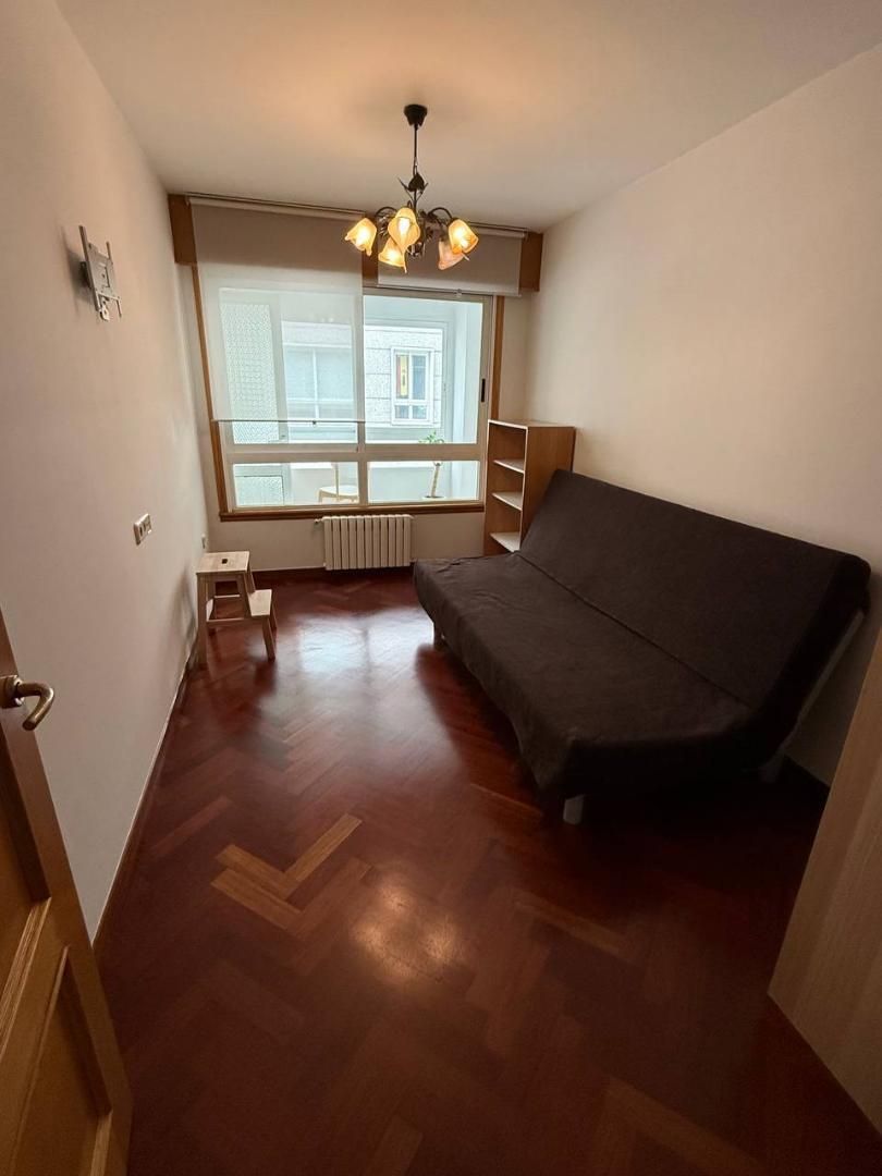 Habitación de Piso de alquiler en A Coruña Capital  con Calefacción, Jardín privado y Parquet