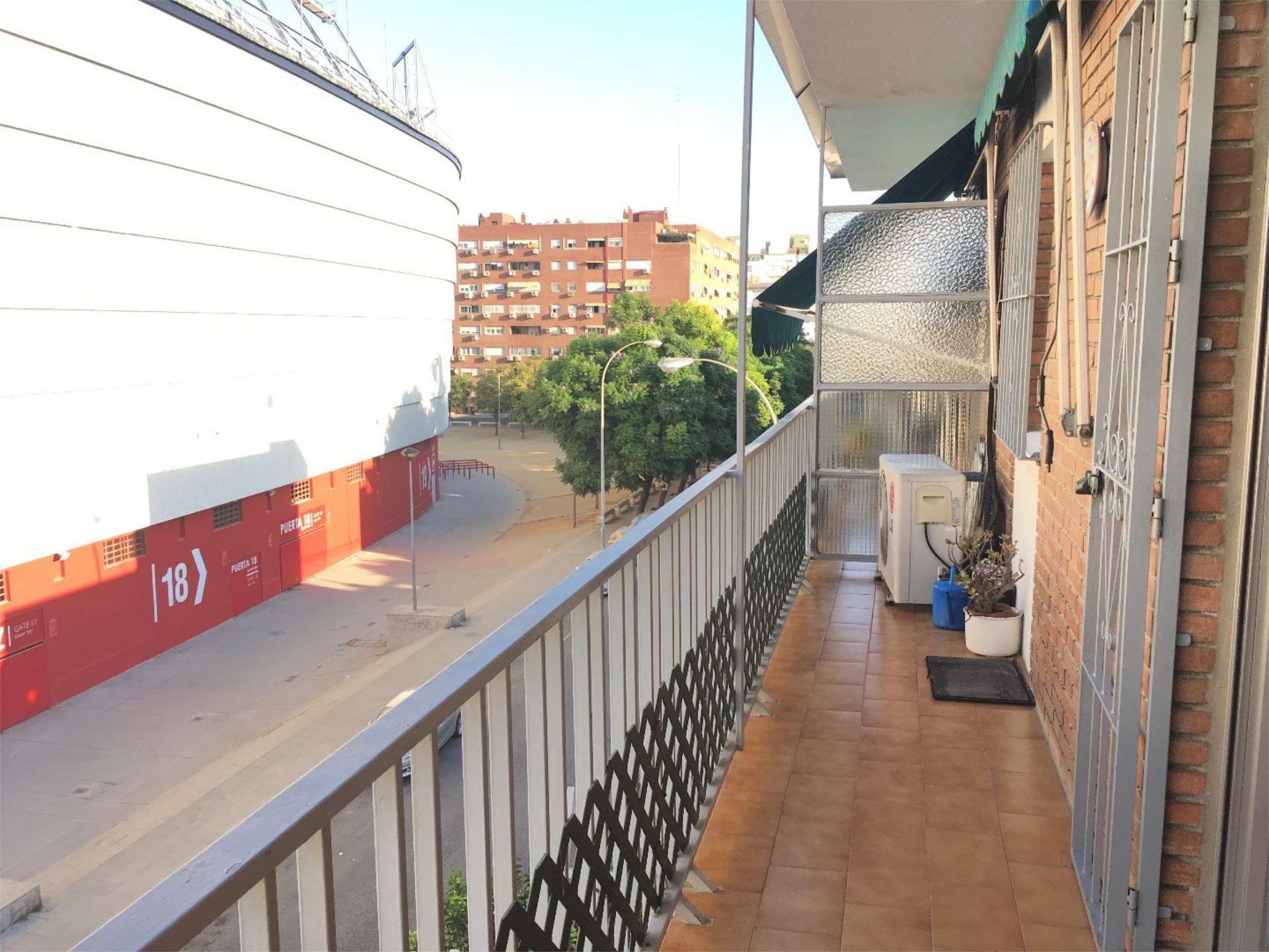 Piso de alquiler en Calle José Luis de Casso, 28, La Buhaira