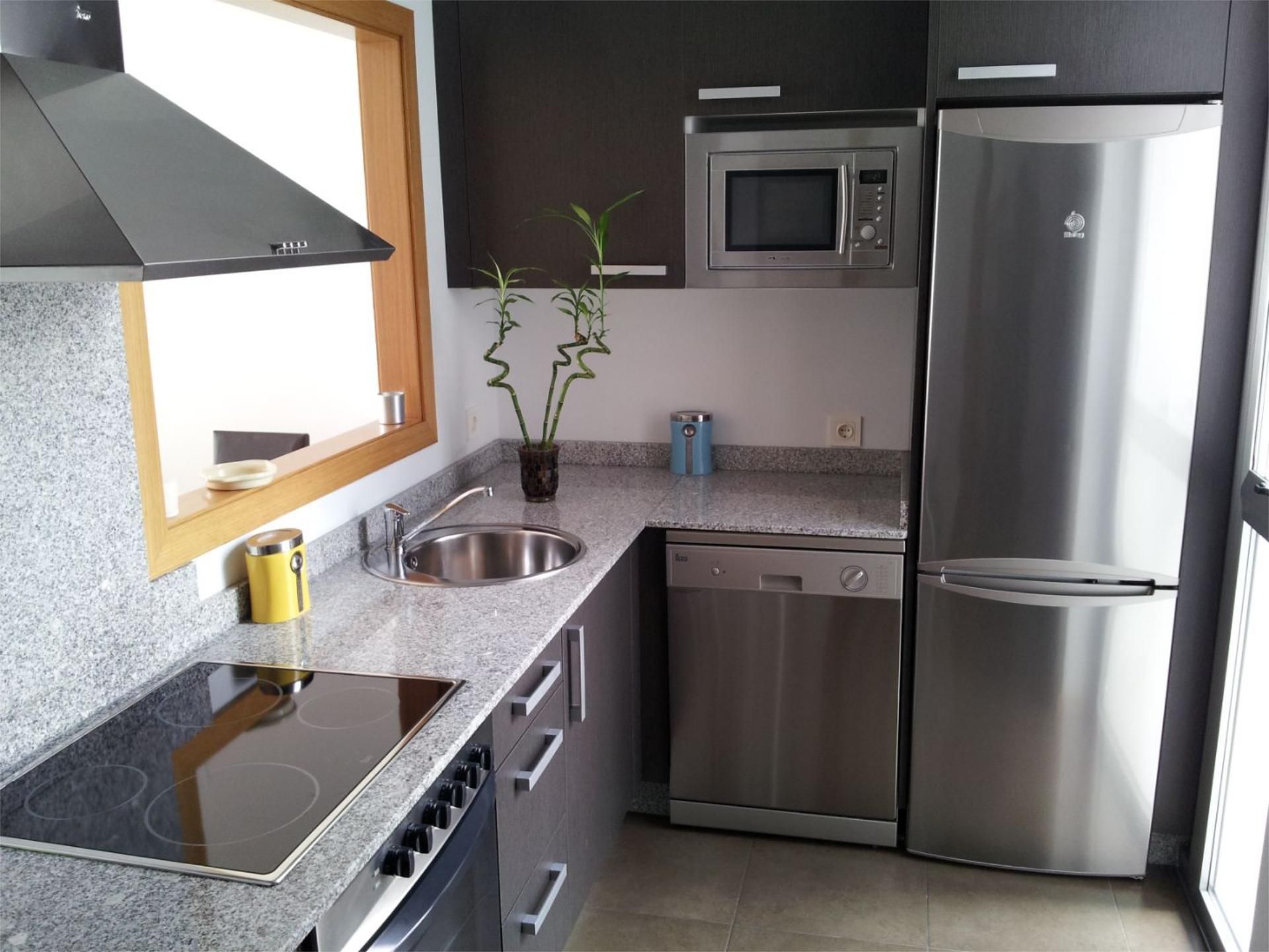 Cuina de Apartament de lloguer en Burela amb Calefacció, Parquet i Traster