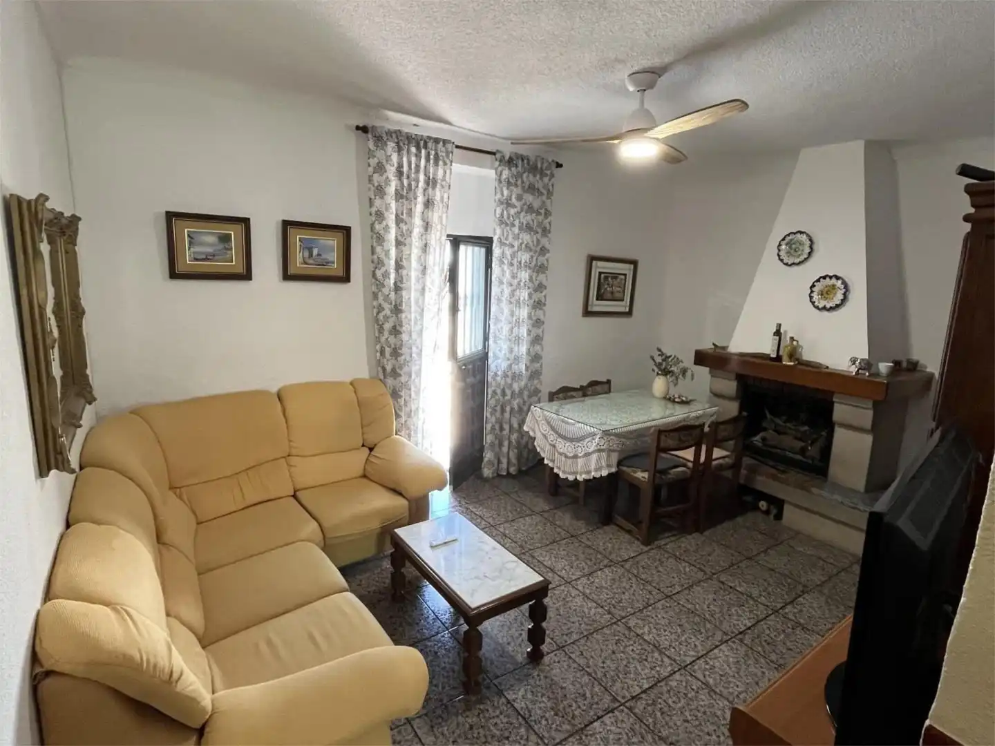 Wohnung zum Verkauf in Calle San Isidro, 3, Alcaudete Wohnzimmer von Wohnung zum Verkauf in Alcaudete mit Klimaanlage, Privatgarten und Parkett