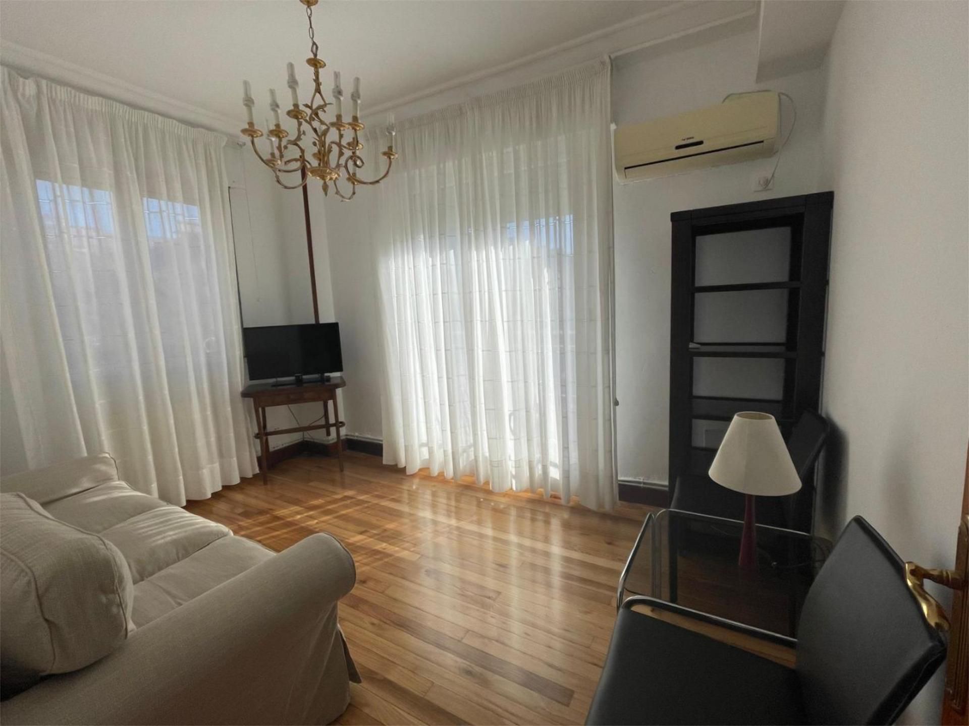 Sala d'estar de Pis de lloguer en Bilbao  amb Aire condicionat, Calefacció i Parquet