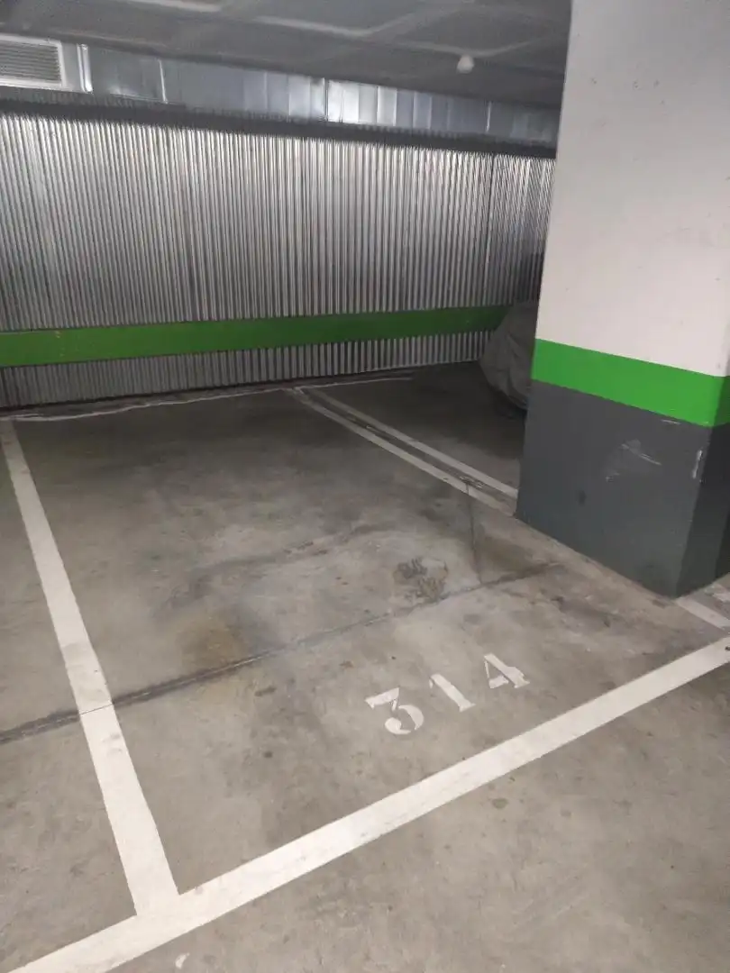 Garage for rent in Calle Los Pinos, 66, Prado Santo Domingo - Ensanche Parking of Garage for rent in Alcorcón