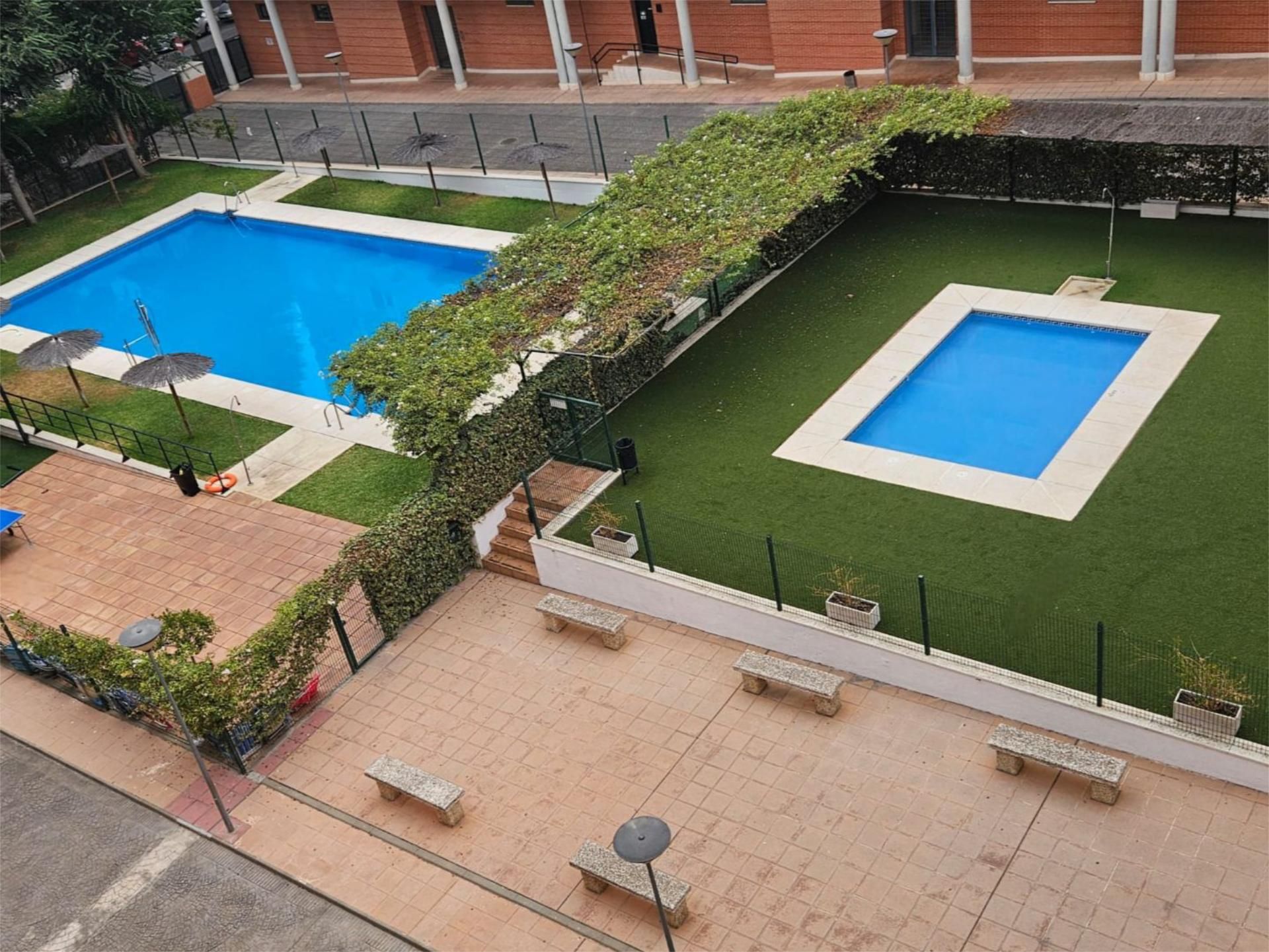 Piscina de Pis en venda en Montequinto amb Aire condicionat, Terrassa i Piscina