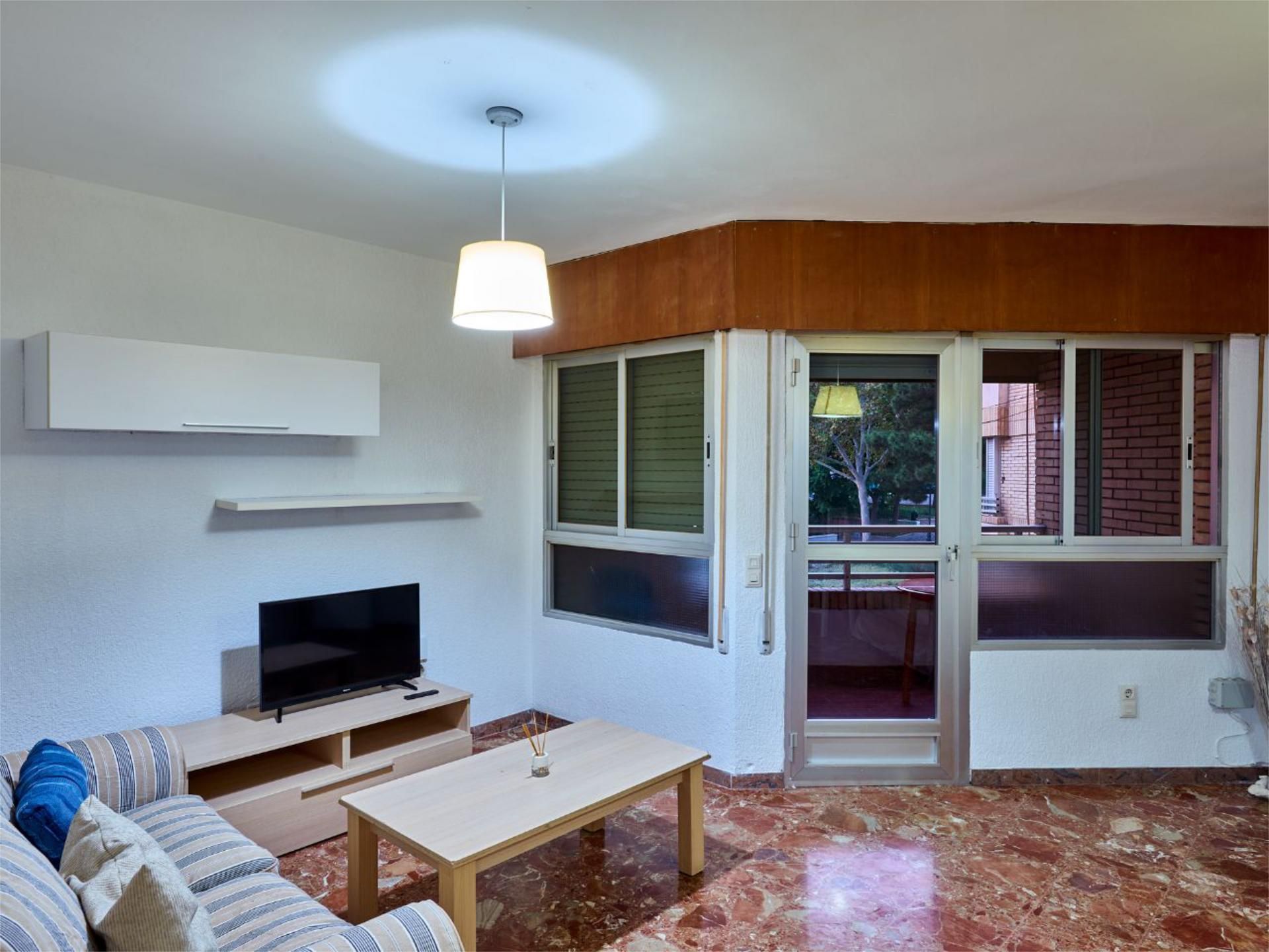 Sala d'estar de Pis de lloguer en  Almería Capital amb Terrassa, Moblat i Balcó