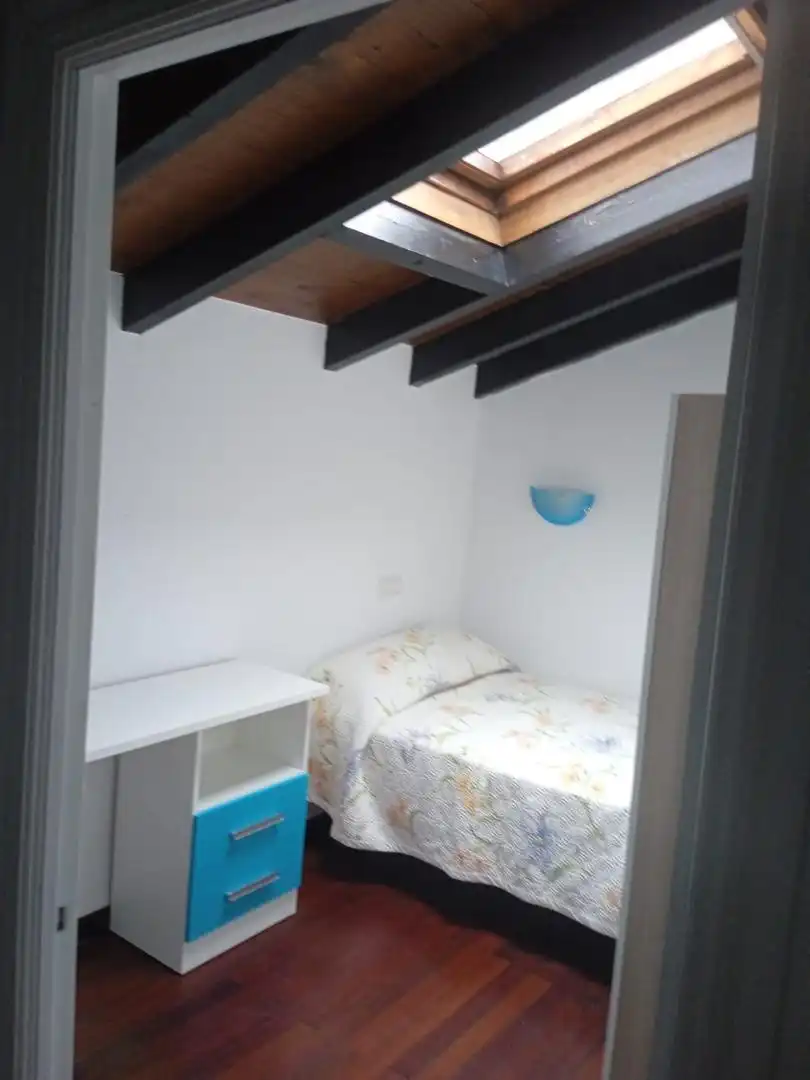Einfamilien-Reihenhaus zur Miete in Calle Peña del Cuervo, 17, Cuatro Caminos Schlafzimmer von Einfamilien-Reihenhaus zur Miete in Santander mit Heizung, Parkett und Möbliert