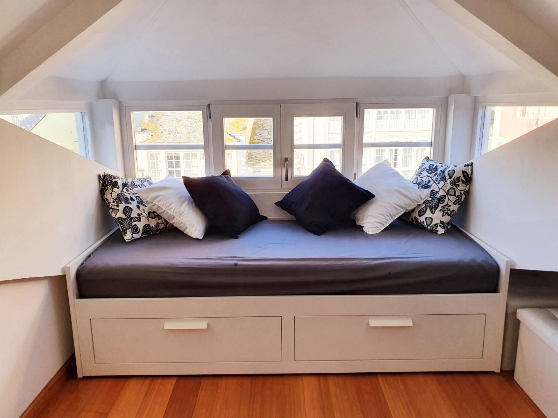 Bedroom of Flat to rent in Viveiro  with Heating, Parquet flooring and Furnished