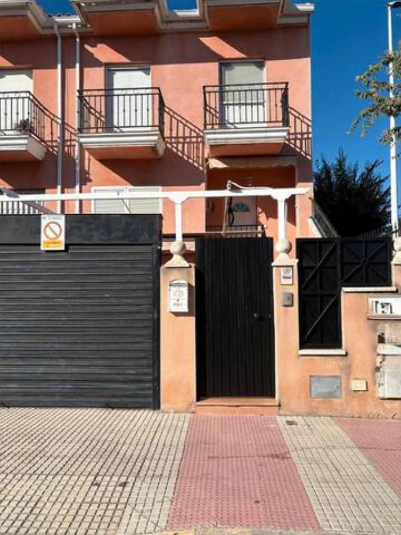 Vista exterior de Casa adosada en venda en Mérida amb Calefacció i Traster
