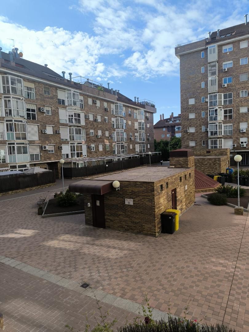 Exterior view of Flat to share in  Madrid Capital  with Air Conditioner, Heating and Private garden