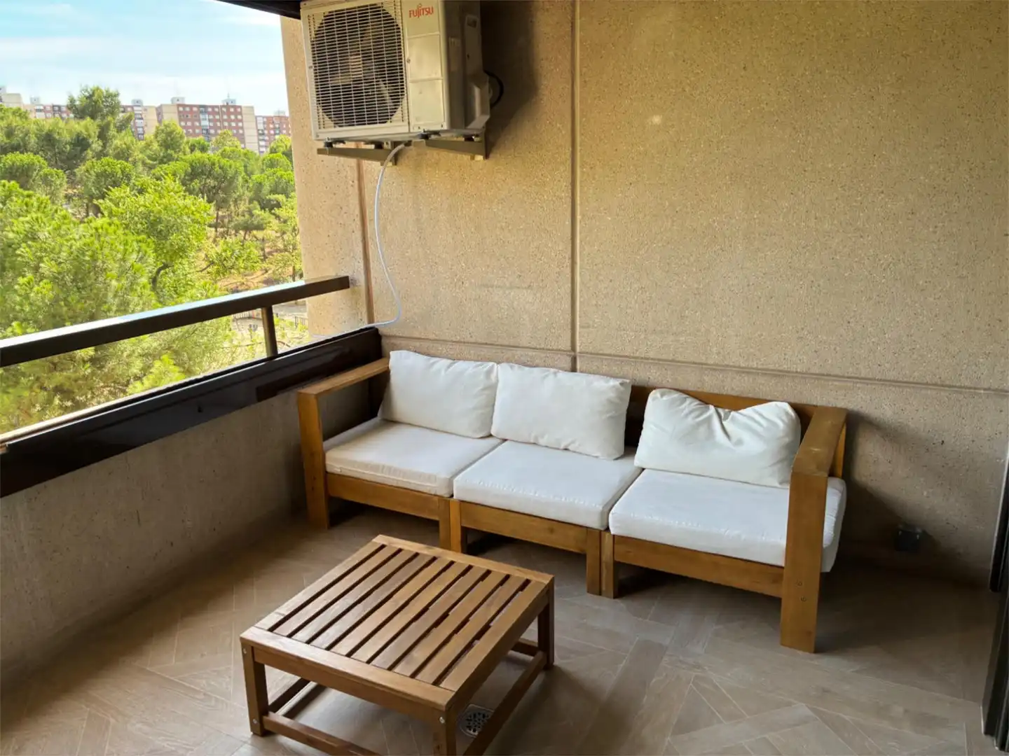 Flat for rent in Calle de Antonio López Aguado, 1, La Paz