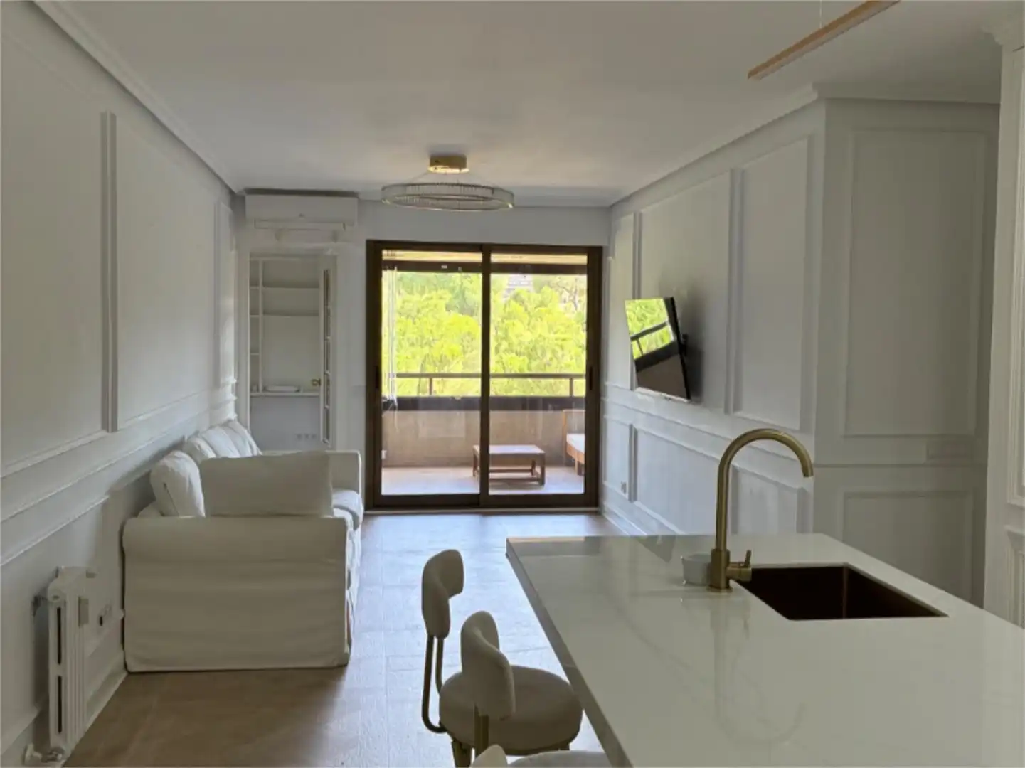 Flat for rent in Calle de Antonio López Aguado, 1, La Paz