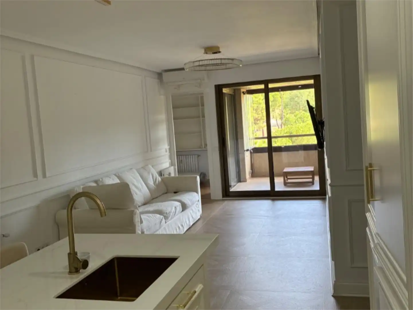 Flat for rent in Calle de Antonio López Aguado, 1, La Paz