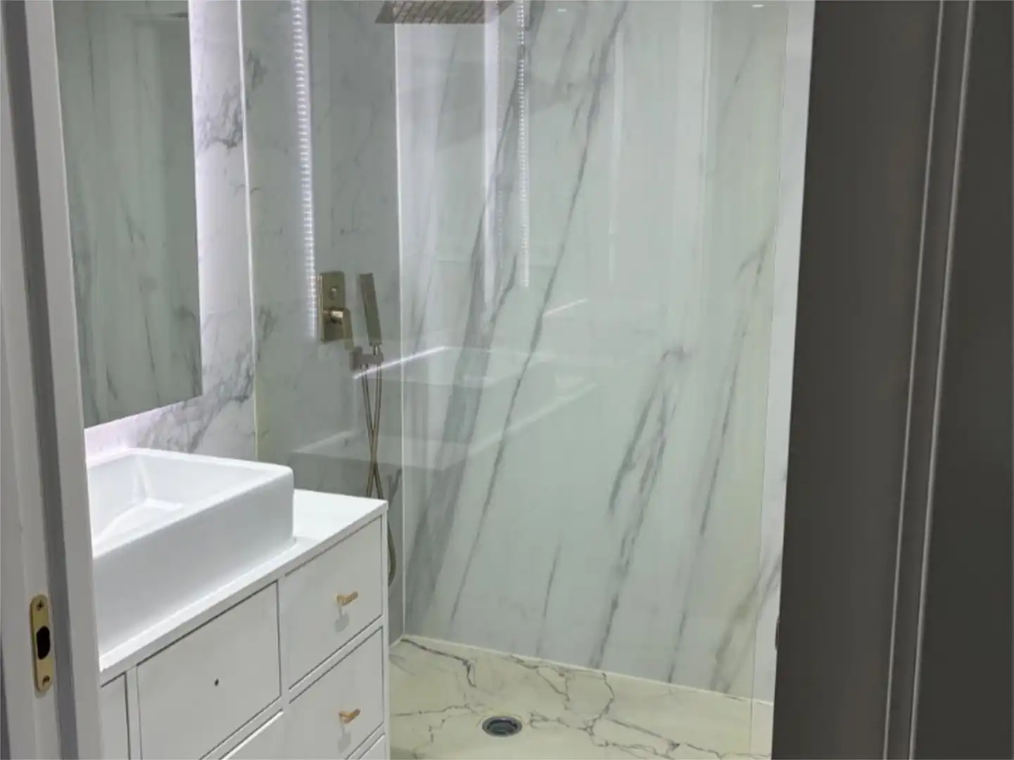 Flat for rent in Calle de Antonio López Aguado, 1, La Paz