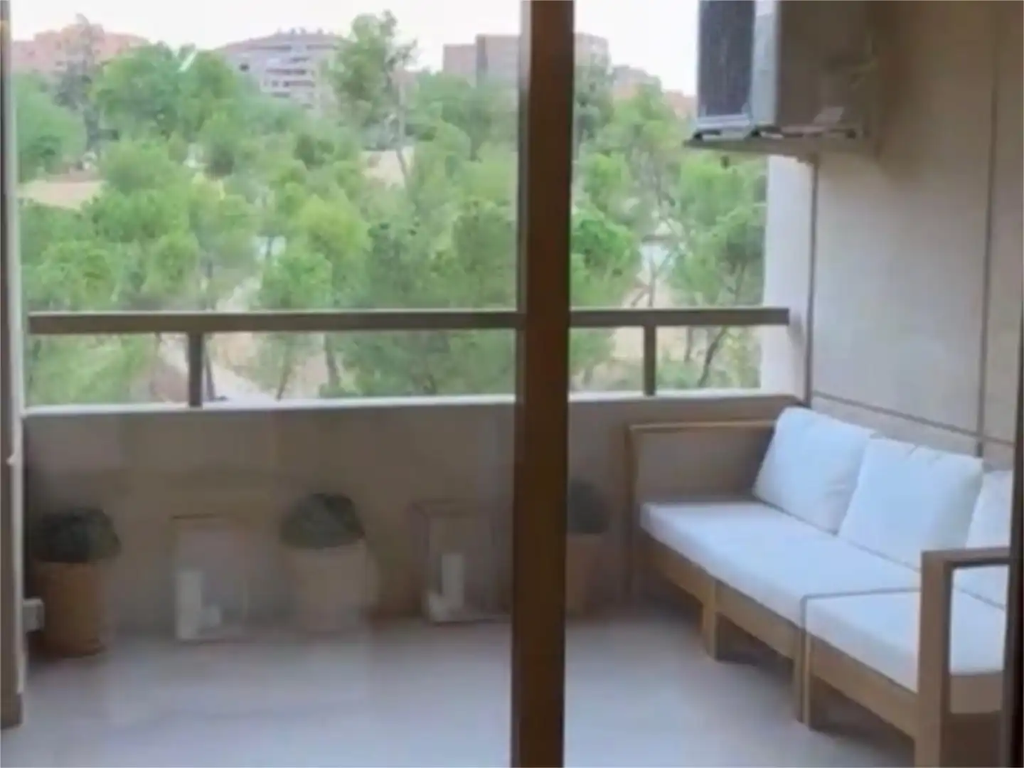 Flat for rent in Calle de Antonio López Aguado, 1, La Paz