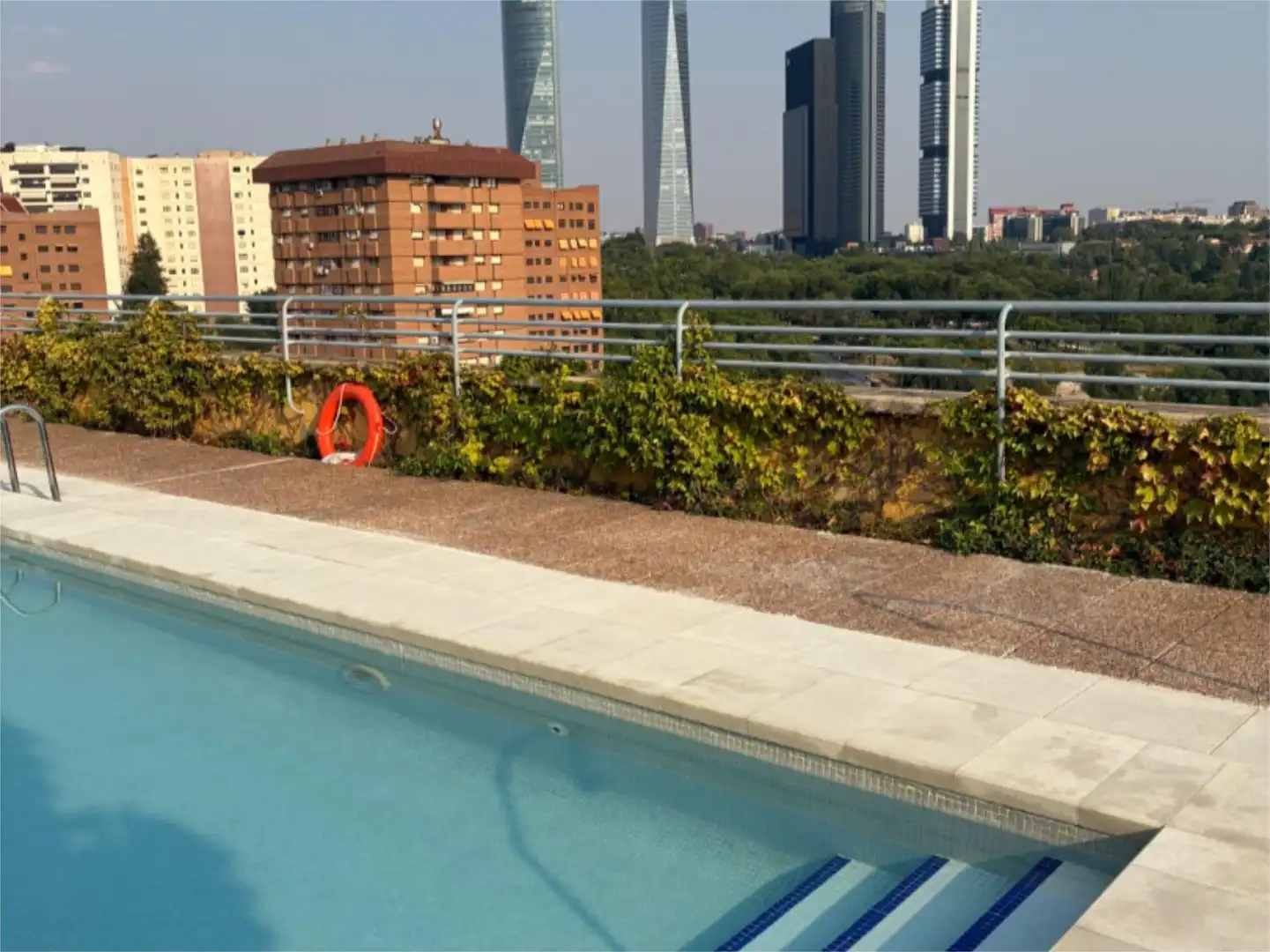 Flat for rent in Calle de Antonio López Aguado, 1, La Paz