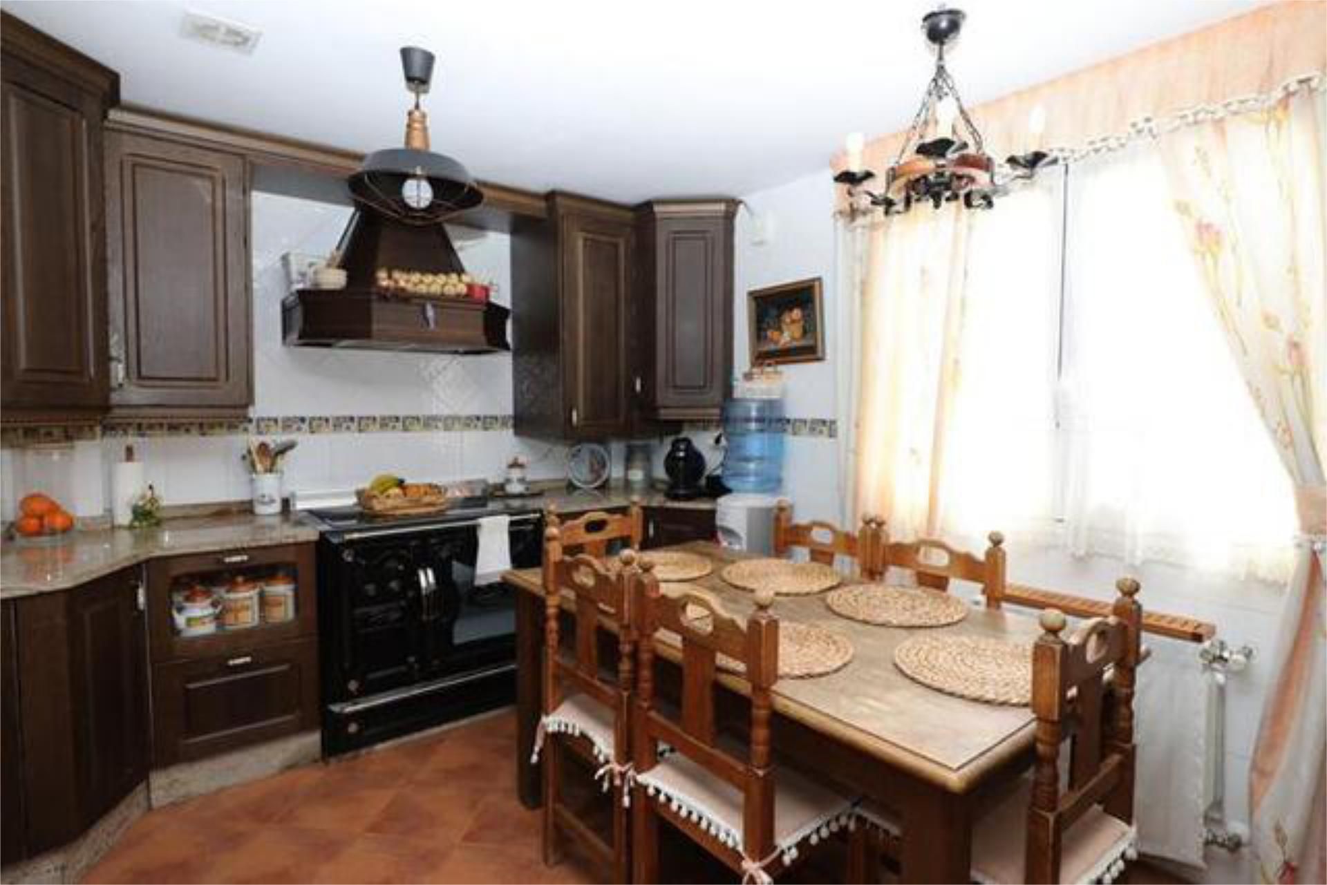 Kitchen of Single-family semi-detached for sale in Fuenlabrada  with Private garden and Swimming Pool