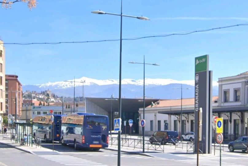 Piso en venta en Avenida de Andaluces, 12, Pajaritos, Granada - imagen 1 Foto 1 de Piso en venta en Avenida de Andaluces, 12, Pajaritos, Granada