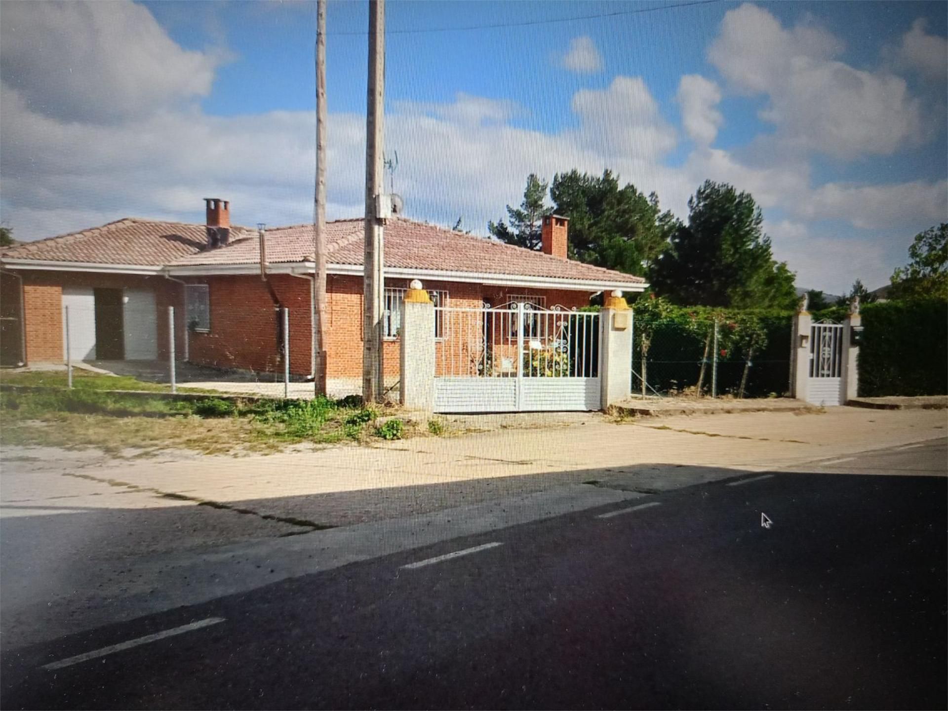 Vista exterior de Casa o xalet en venda en Aguilar de Campoo amb Terrassa