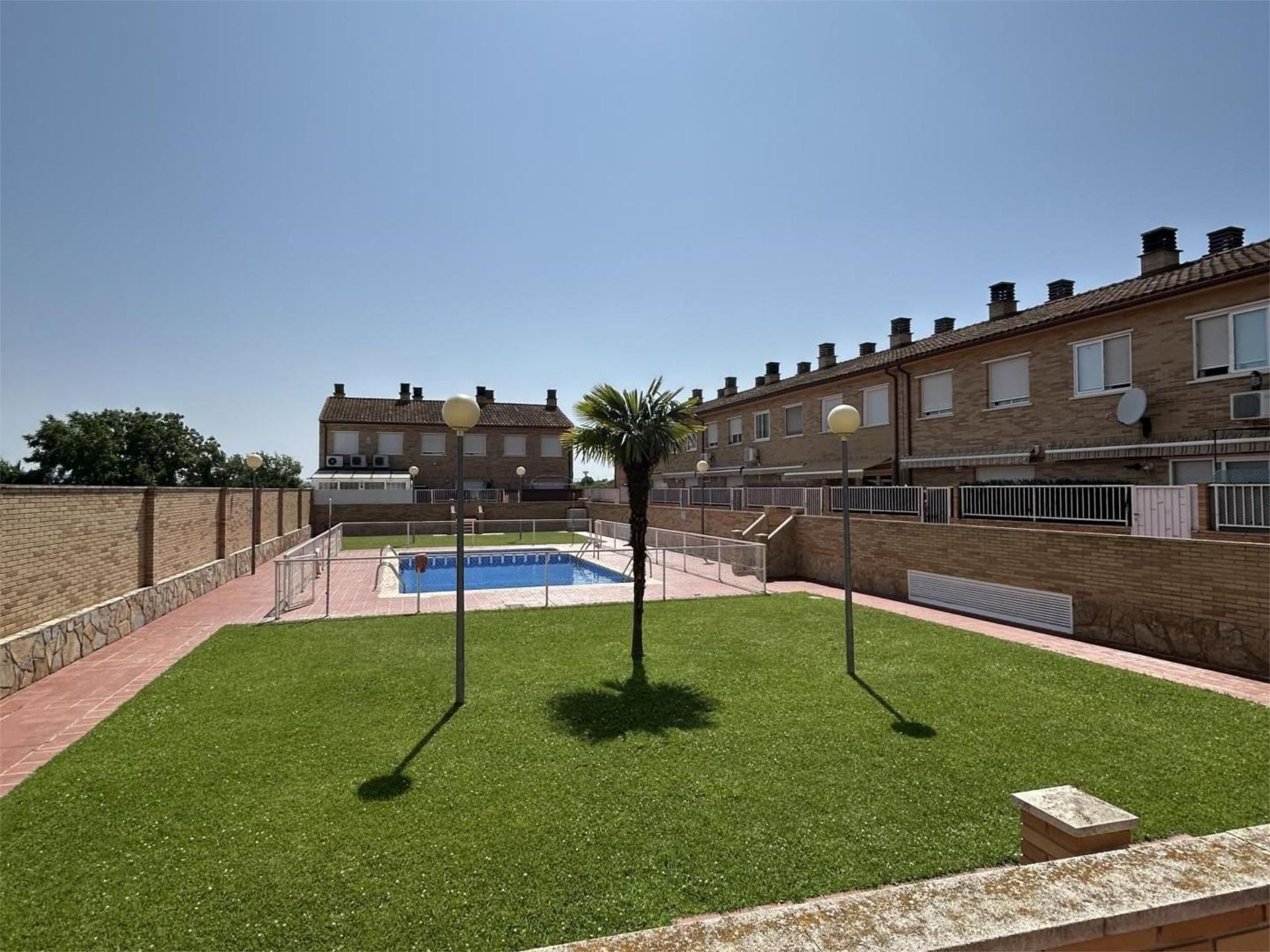 Garten von Wohnung miete in Pinseque mit Heizung, Privatgarten und Terrasse