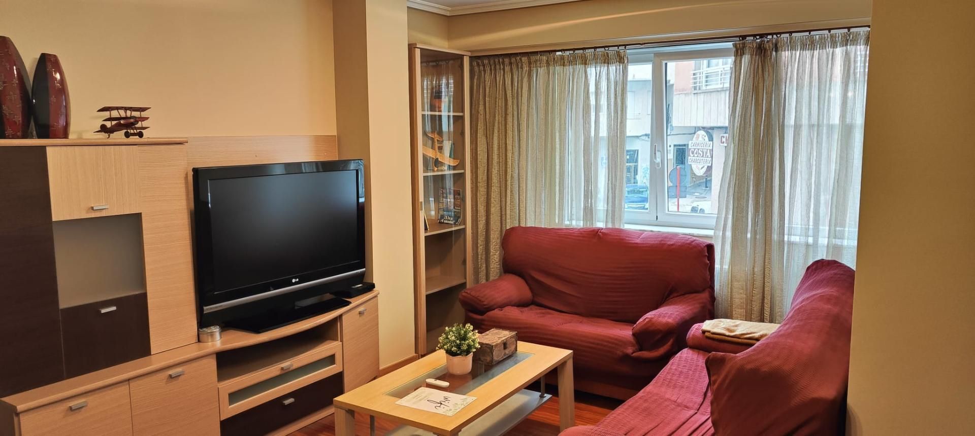 Living room of Flat to rent in Ourense Capital   with Heating, Parquet flooring and Storage room