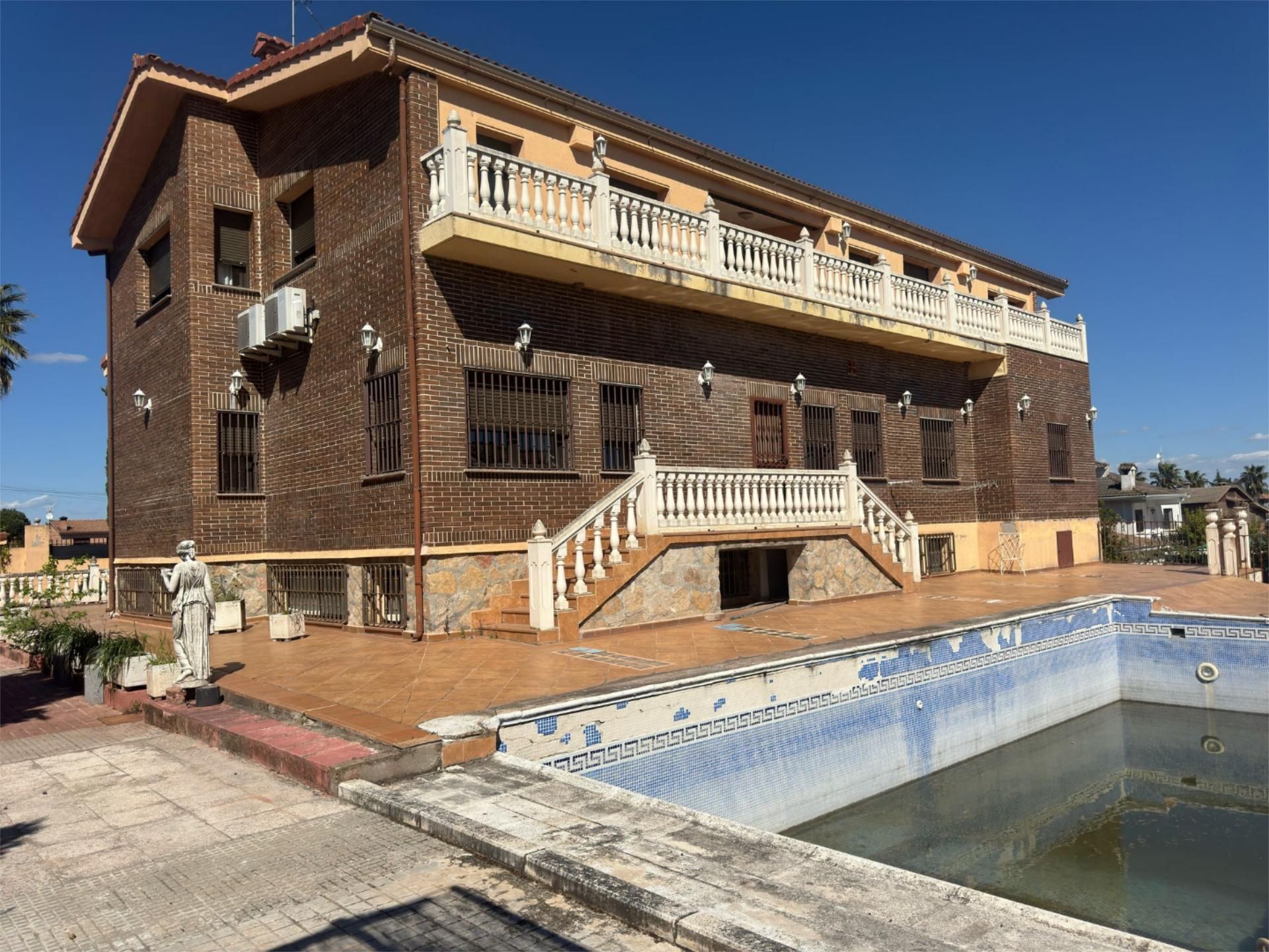 Vista exterior de Casa o chalet en venta en Navalcarnero con Terraza, Piscina y Balcón
