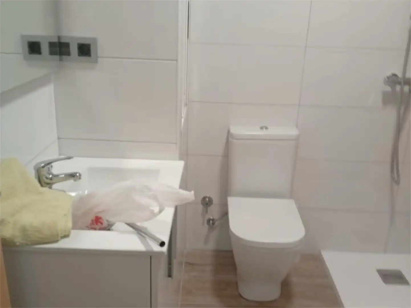 Baño de Piso para compartir en Ourense Capital  con Calefacción, Amueblado y Balcón