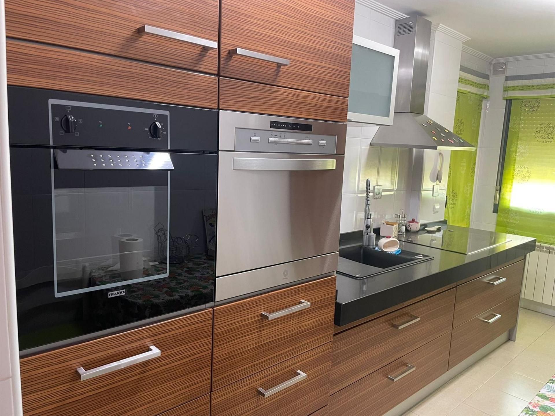 Cocina de Piso de alquiler en Villaquilambre con Calefacción, Jardín privado y Parquet