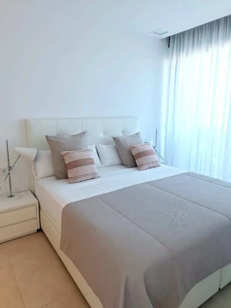 Apartament de lloguer a Carretera les Marines Racons a Dénia, Devessa - Monte Pego Dormitori de Apartament de lloguer en Dénia amb Aire condicionat, Calefacció i Terrassa