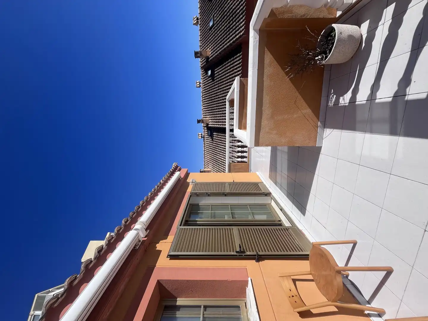 Attic for rent in Calle de Helice, 39, El Perellonet Exterior view of Attic for rent in Valencia Capital with Air Conditioner, Terrace and Swimming Pool