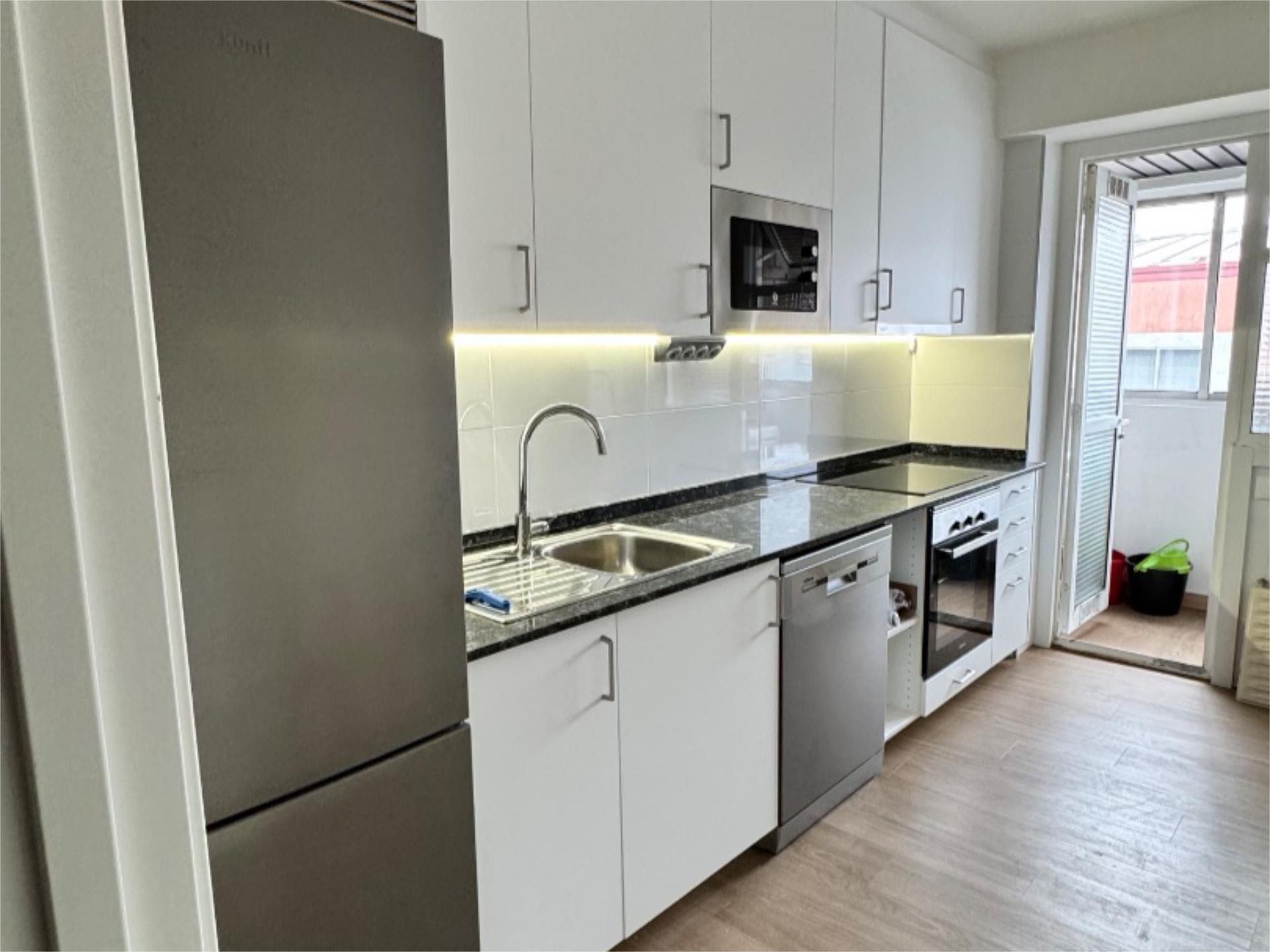 Kitchen of Flat to rent in Vigo   with Heating, Parquet flooring and Furnished