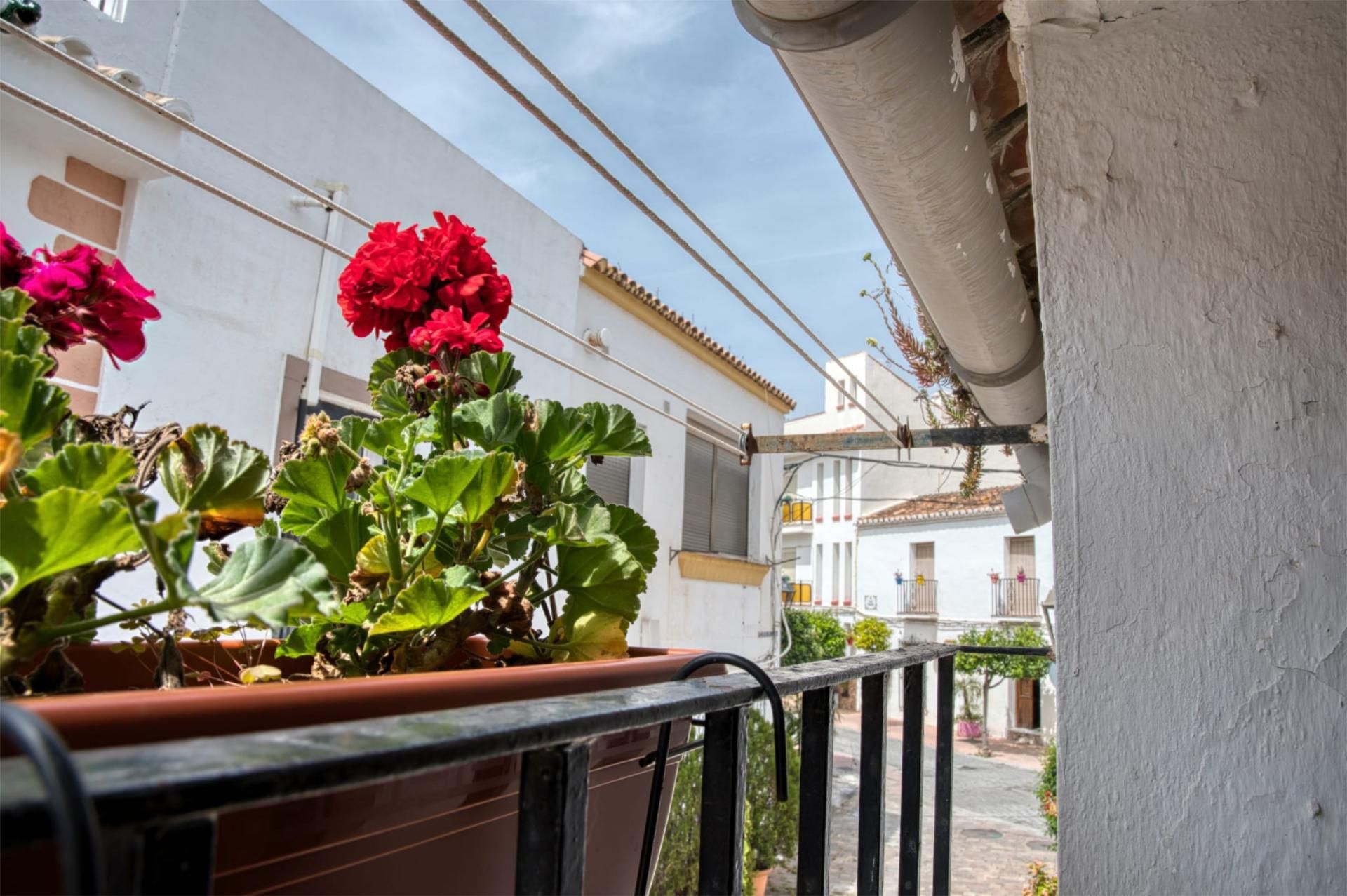Exterior view of House or chalet for sale in Estepona  with Terrace and Balcony
