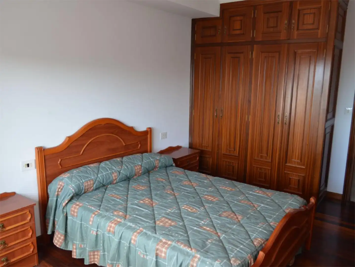 Pis en venda a Boimorto Dormitori de Pis en venda en Boimorto amb Parquet, Traster i Moblat