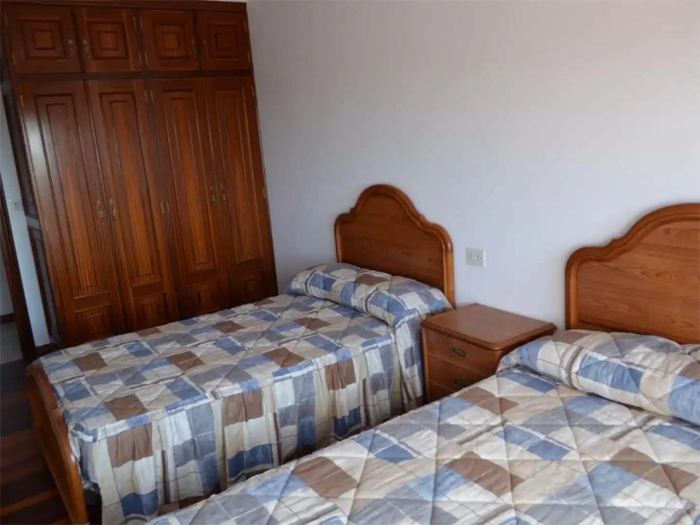 Pis en venda a Boimorto Dormitori de Pis en venda en Boimorto amb Parquet, Traster i Moblat
