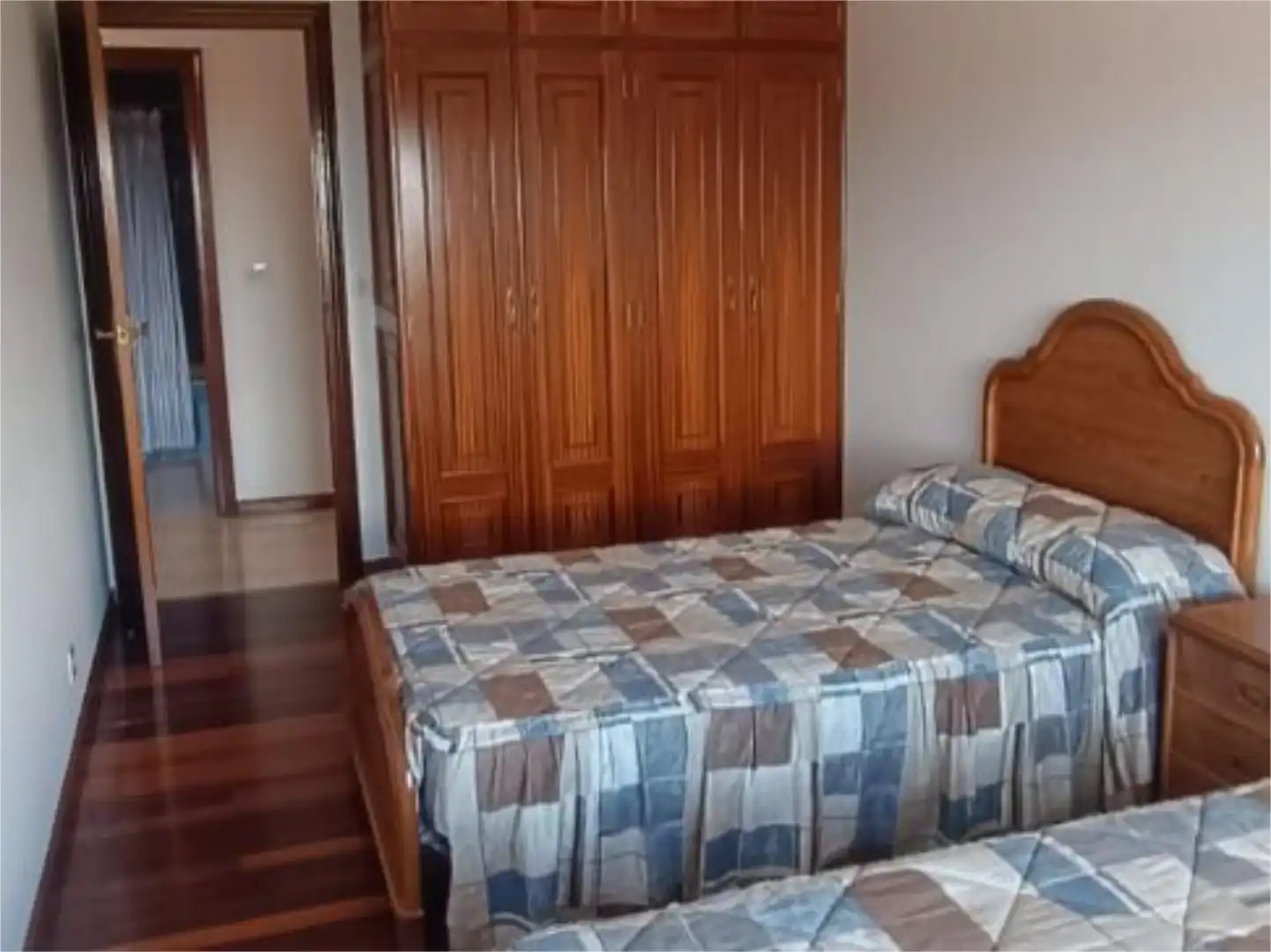 Pis en venda a Boimorto Dormitori de Pis en venda en Boimorto amb Parquet, Traster i Moblat
