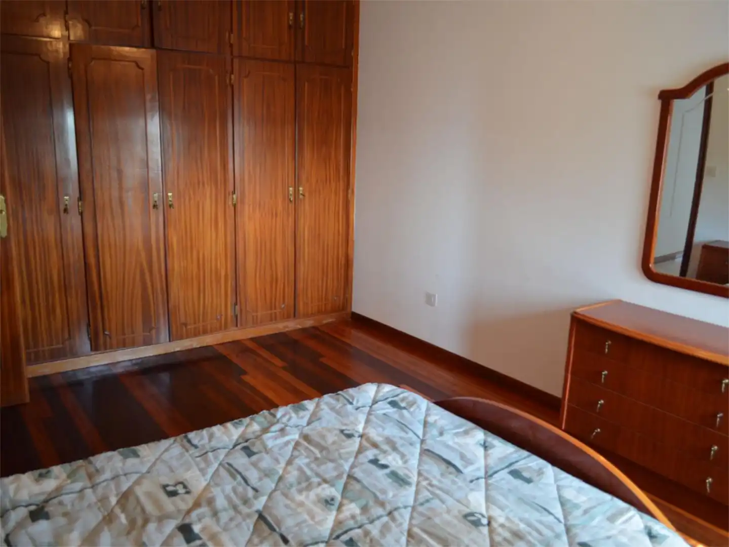 Pis en venda a Boimorto Dormitori de Pis en venda en Boimorto amb Parquet, Traster i Moblat