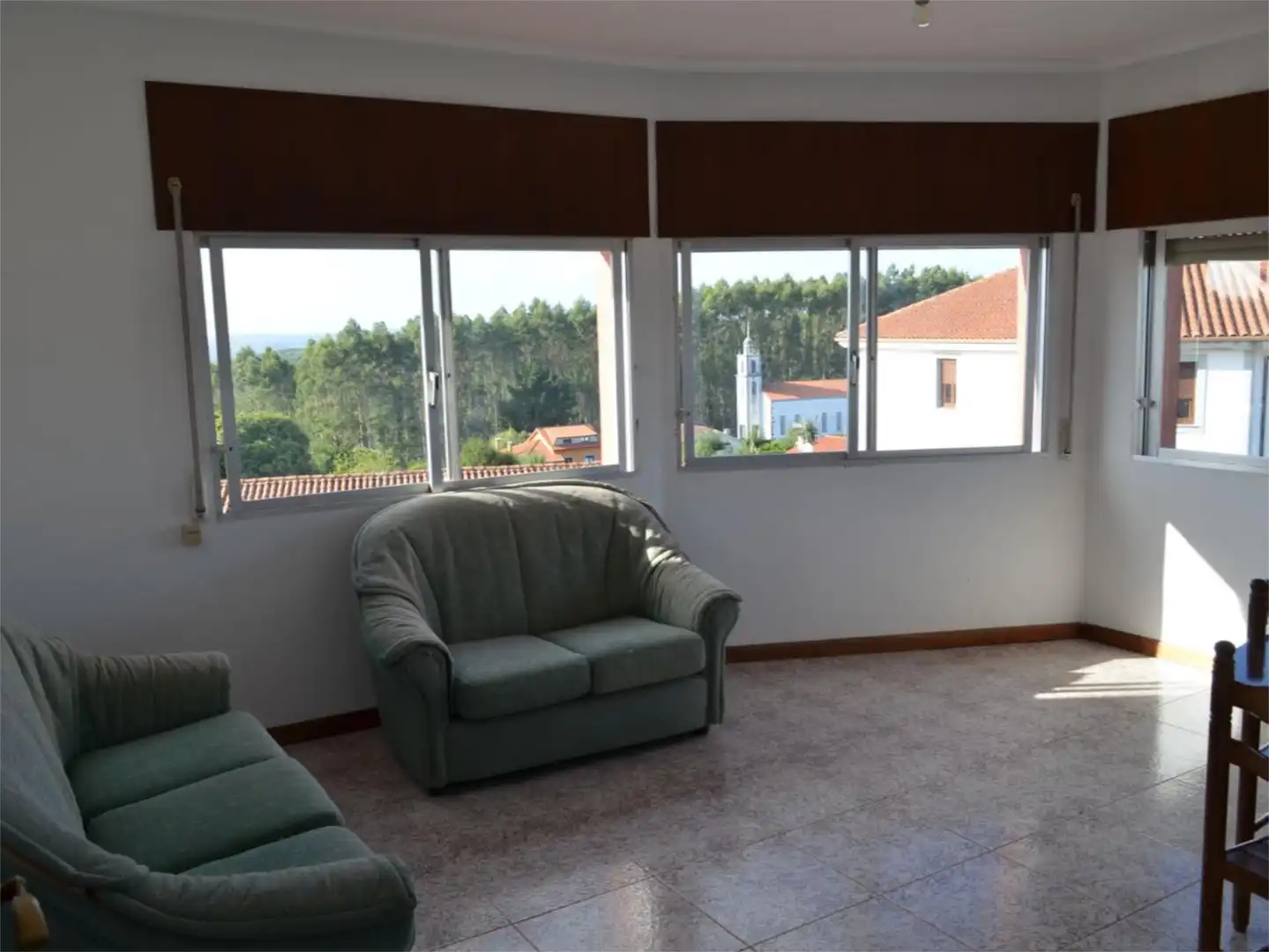 Pis en venda a Boimorto Sala d'estar de Pis en venda en Boimorto amb Parquet, Traster i Moblat