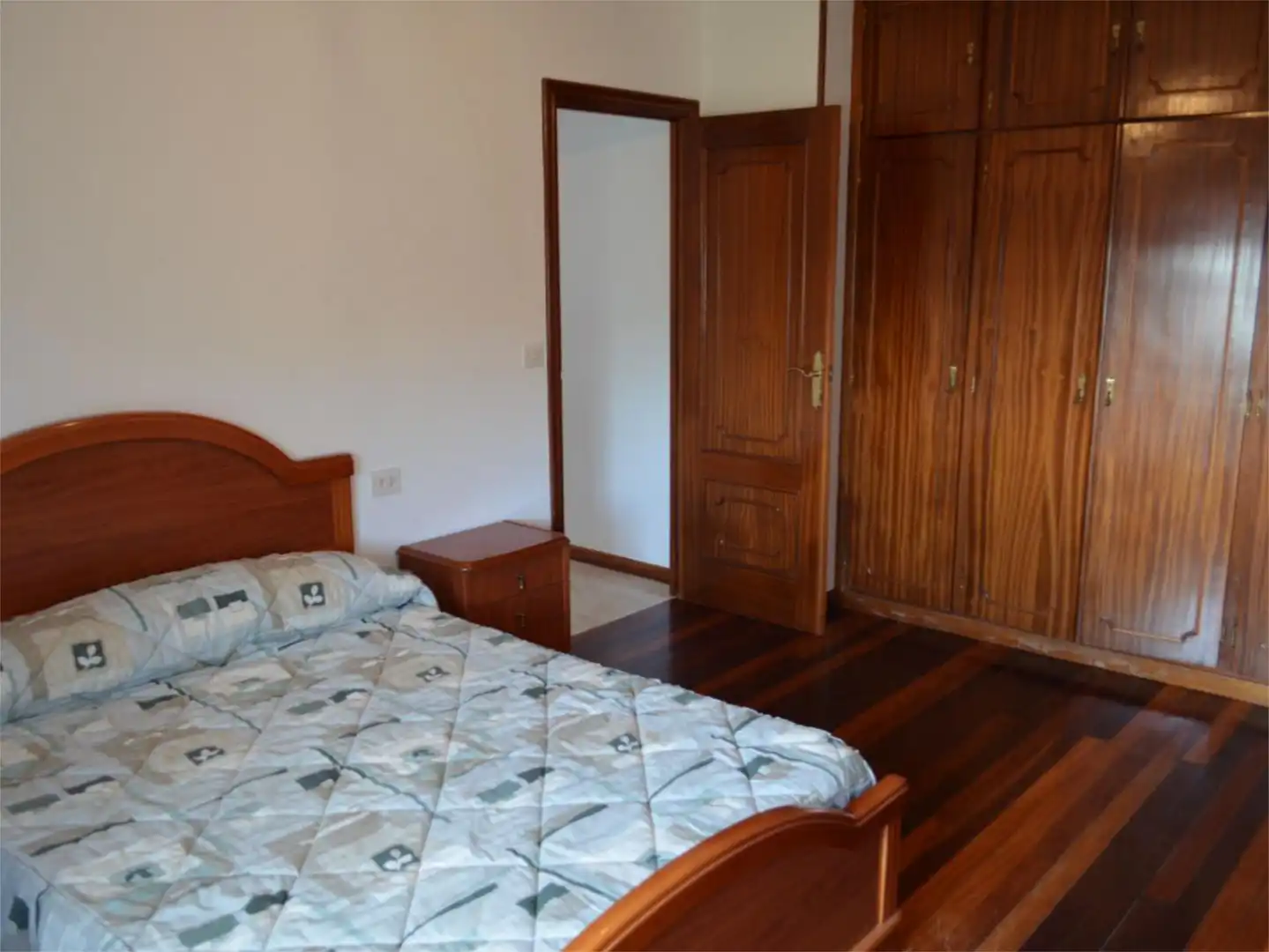 Pis en venda a Boimorto Dormitori de Pis en venda en Boimorto amb Parquet, Traster i Moblat