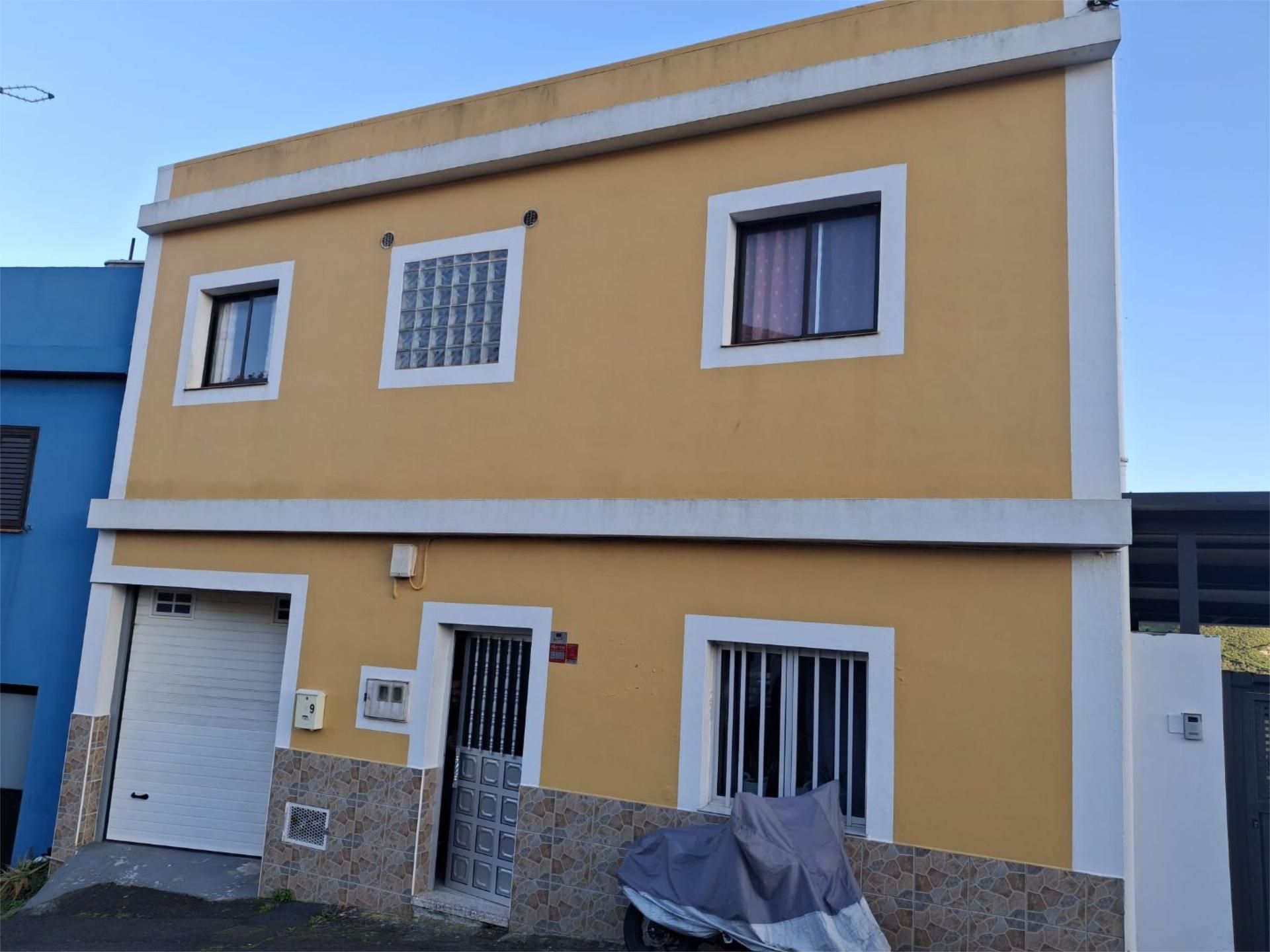 Vista exterior de Casa adosada en venda en San Cristóbal de la Laguna amb Parquet, Terrassa i Traster