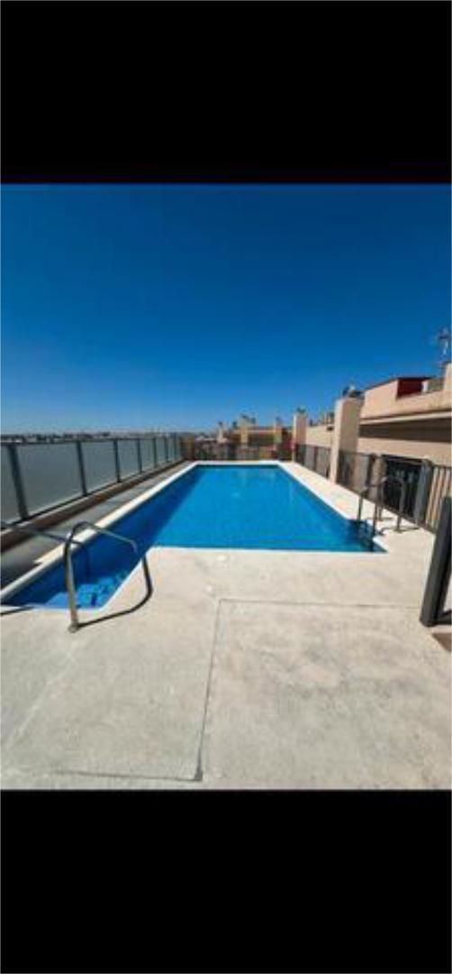 Piscina de Piso en venta en Jerez de la Frontera con Calefacción, Terraza y Trastero