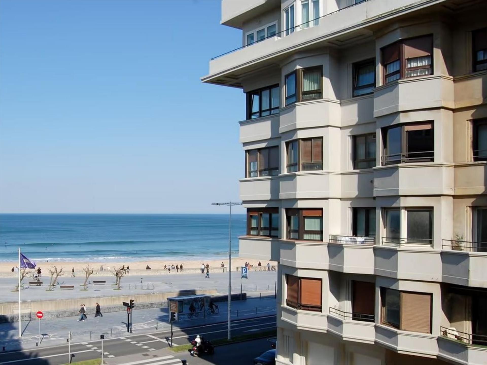 Vista exterior de Apartament de lloguer en Donostia - San Sebastián  amb Aire condicionat, Terrassa i Piscina