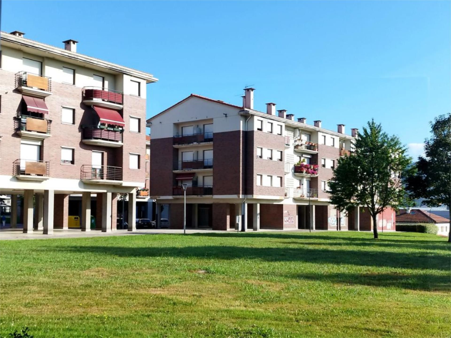 Außenansicht von Wohnung zum verkauf in Zamudio mit Heizung, Terrasse und Abstellraum