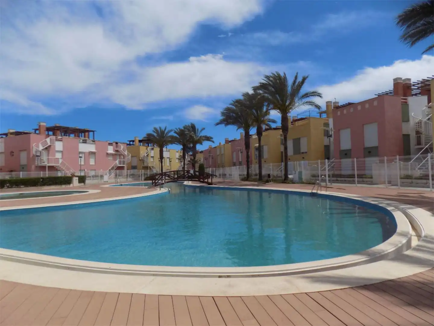 Wohnungen zur Miete in Avenida Juan Sebastián Elcano, 3, Las Marinas - Pueblo Laguna Schwimmbecken von Wohnungen zur Miete in Vera mit Klimaanlage, Heizung und Privatgarten