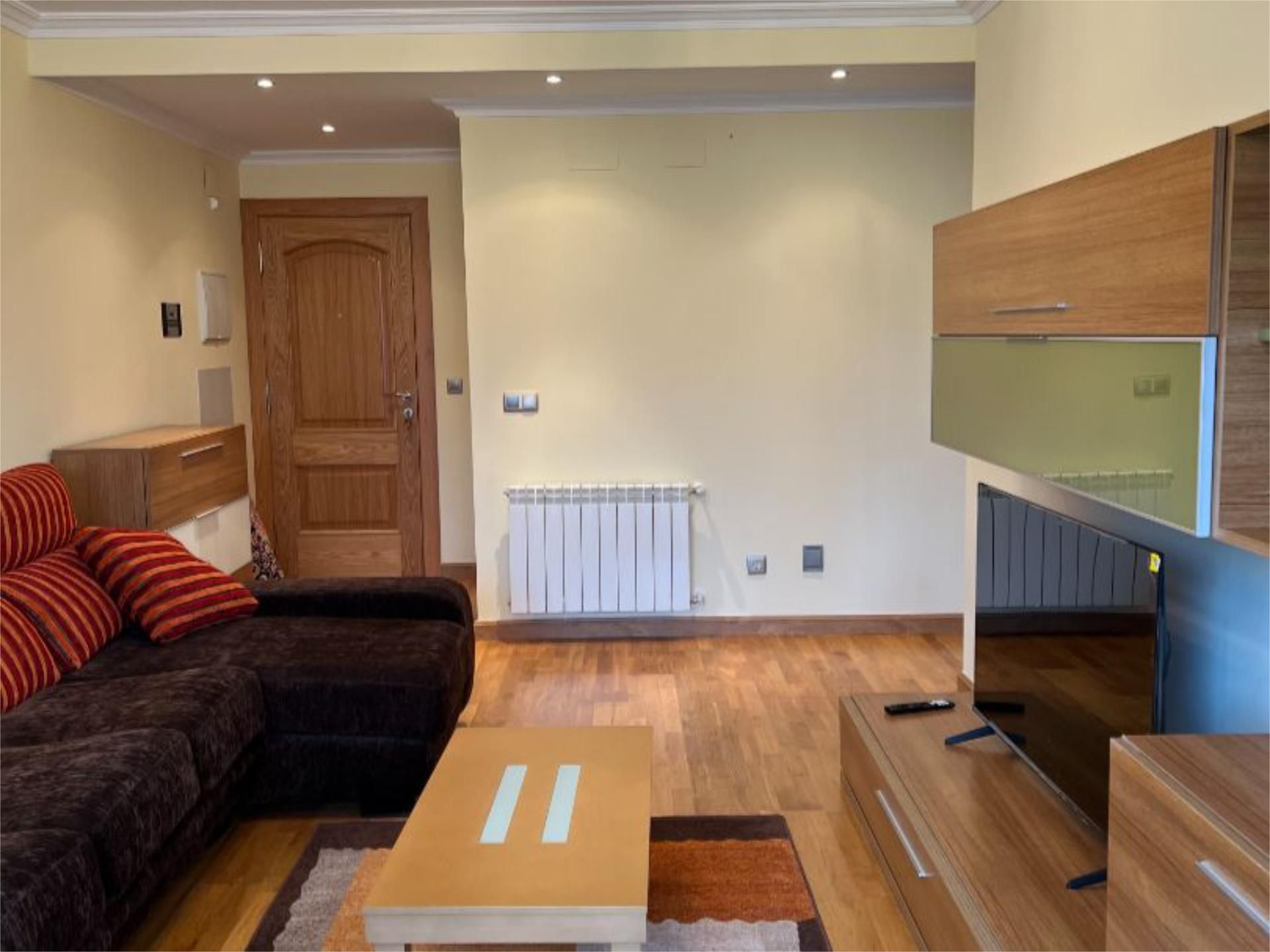 Sala de estar de Piso de alquiler en Ramales de la Victoria con Calefacción, Terraza y Piscina