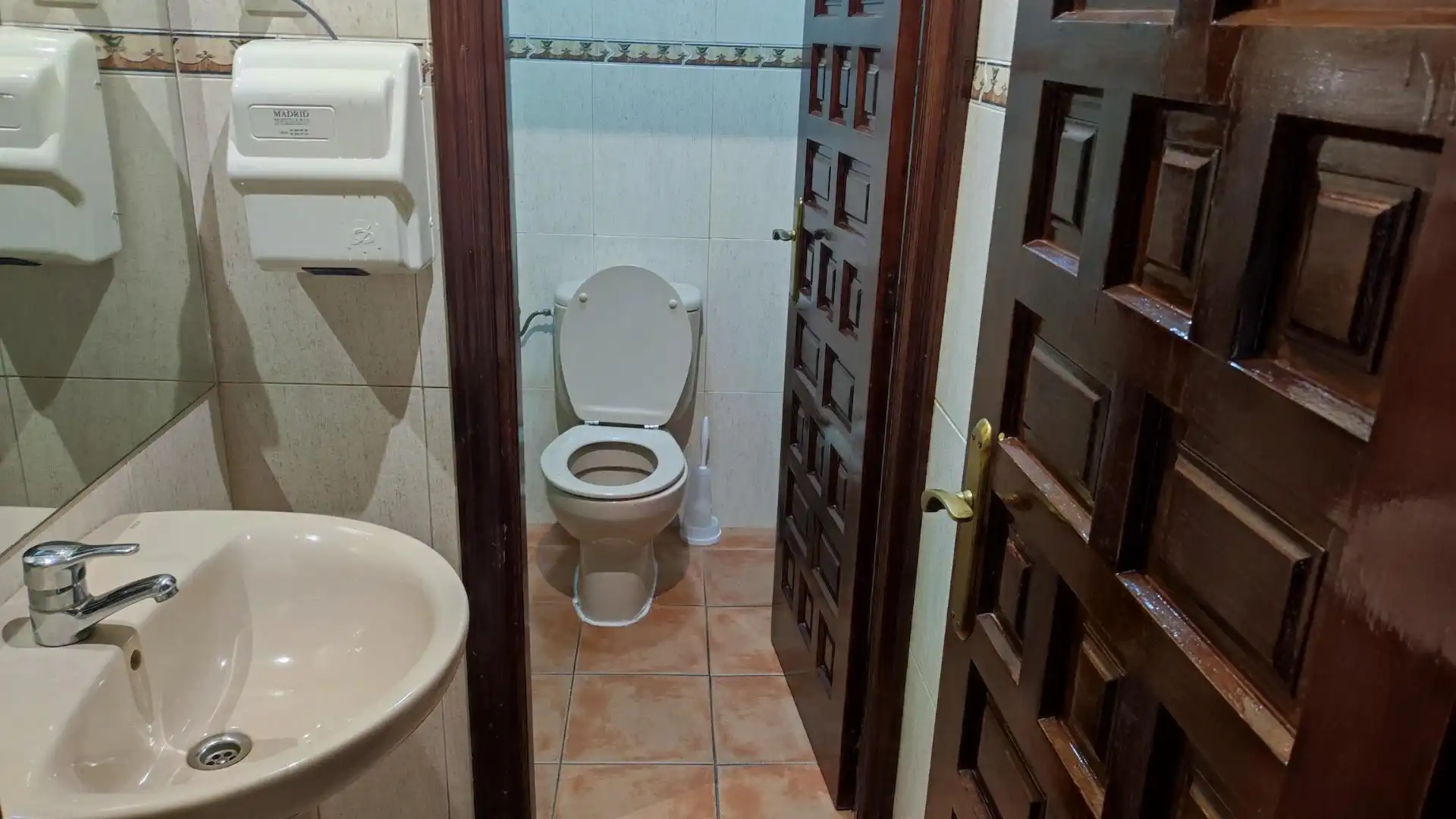 Local en venta en Calle Badajoz, 30, Zona Renfe Baño de Local en venta en Alcorcón con Aire acondicionado y Calefacción