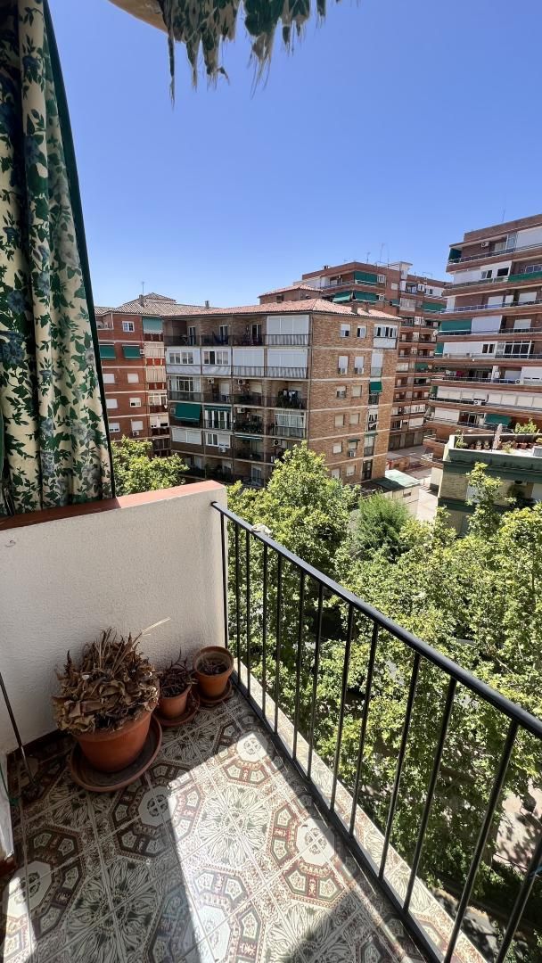 Terrassa de Pis de lloguer en  Granada Capital amb Aire condicionat i Balcó