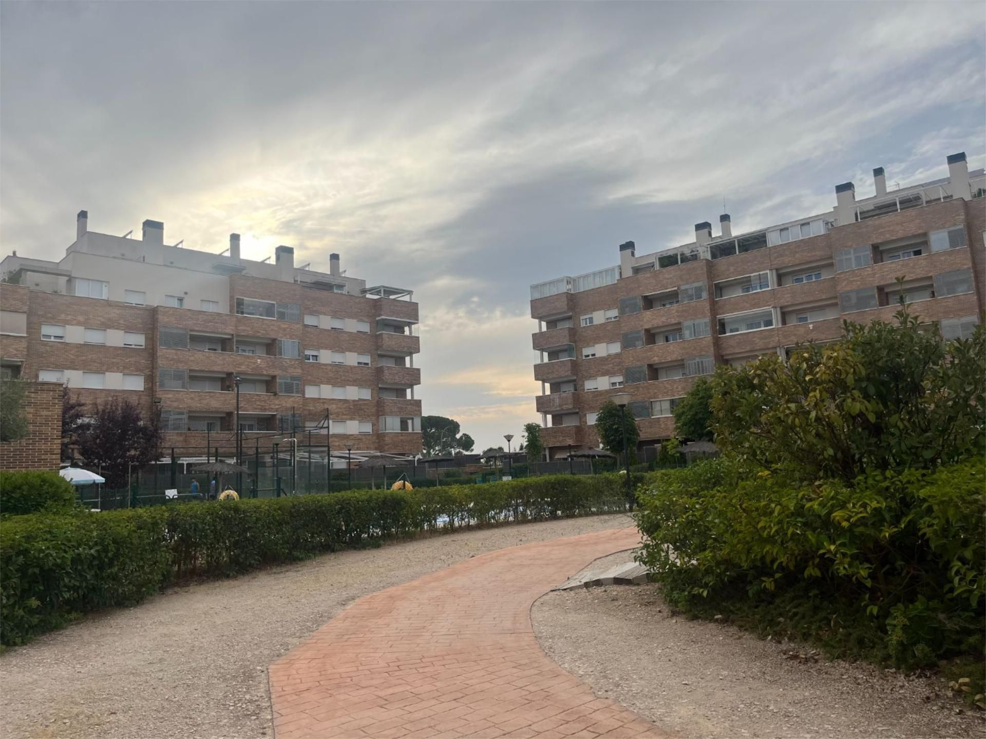 Exterior view of Flat for sale in Alcalá de Henares  with Air Conditioner, Terrace and Swimming Pool