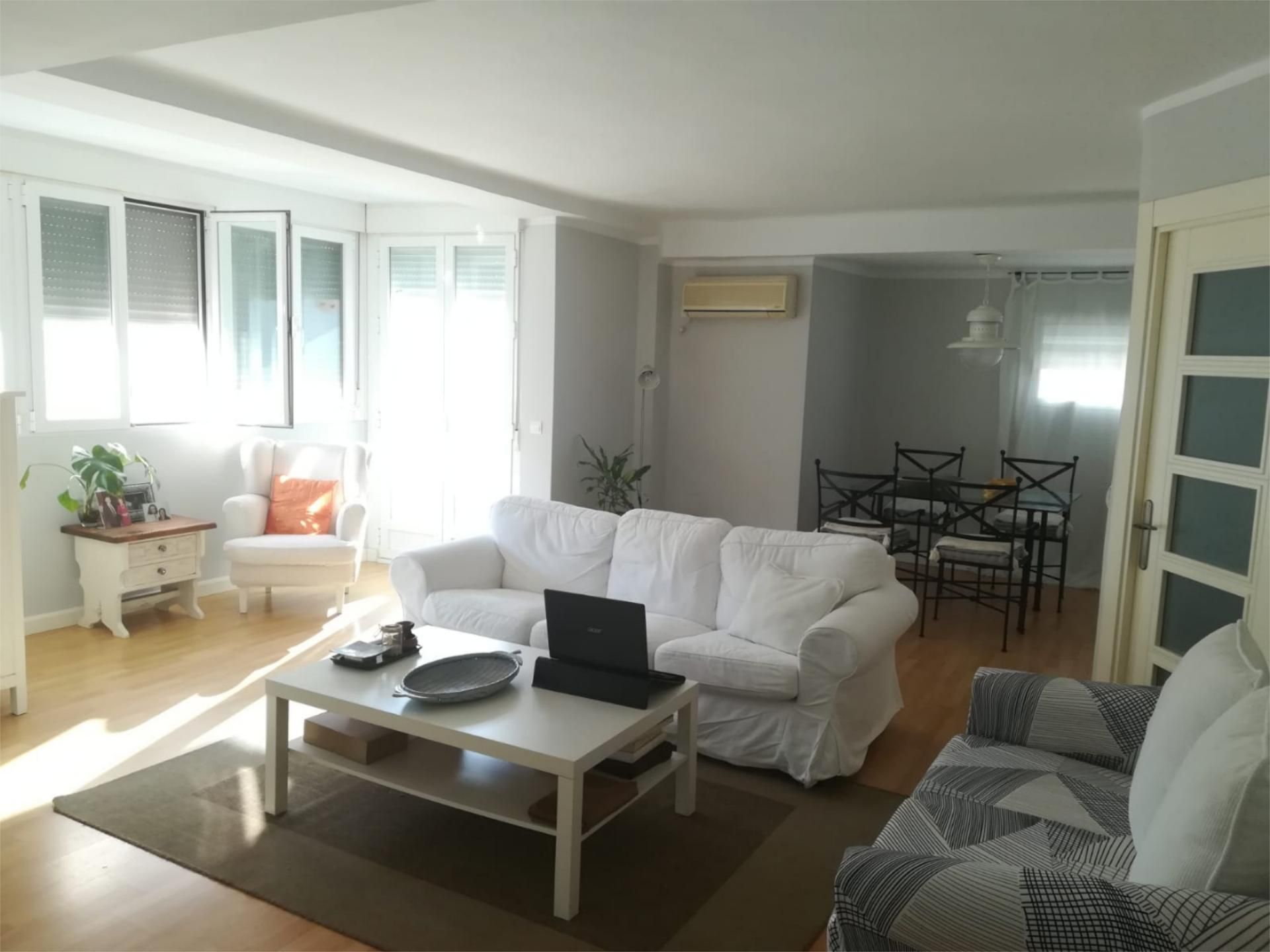 Sala d'estar de Apartament de lloguer en  Cádiz Capital amb Balcó