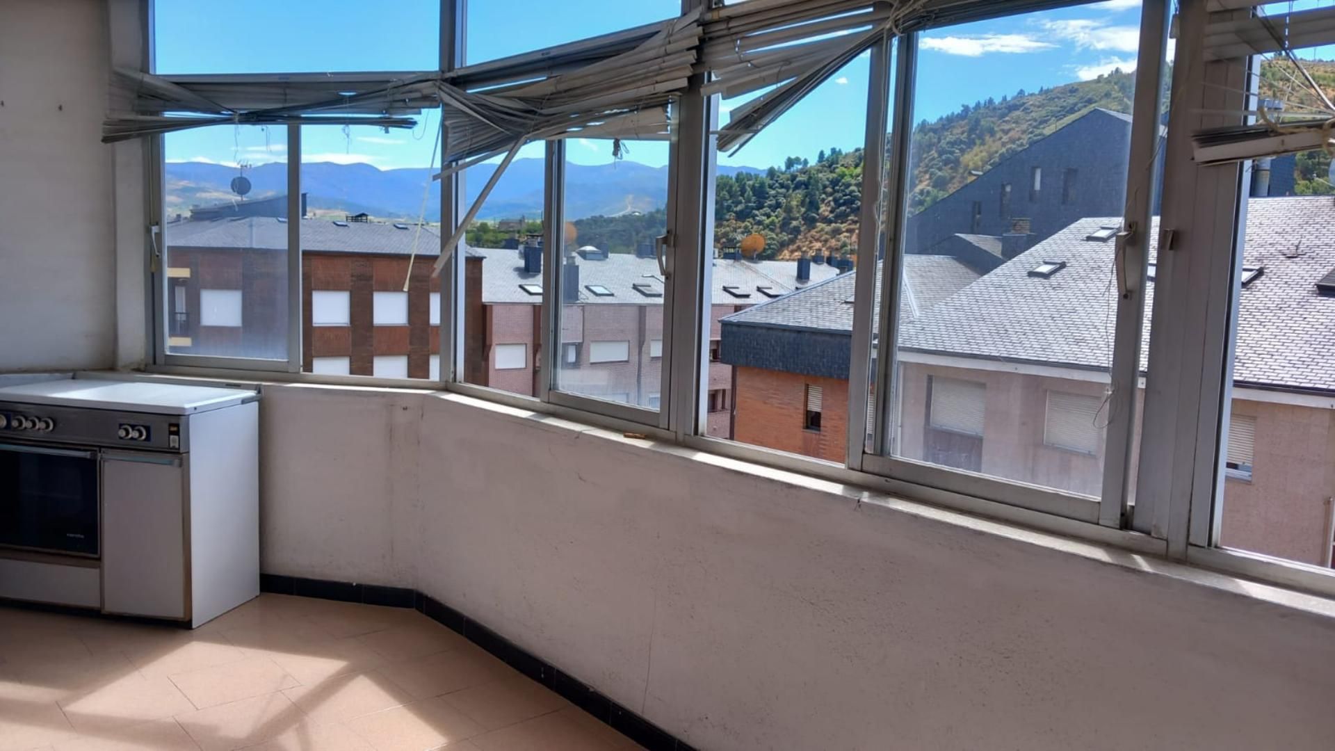 Vista exterior de Àtic en venda en Ponferrada amb Terrassa