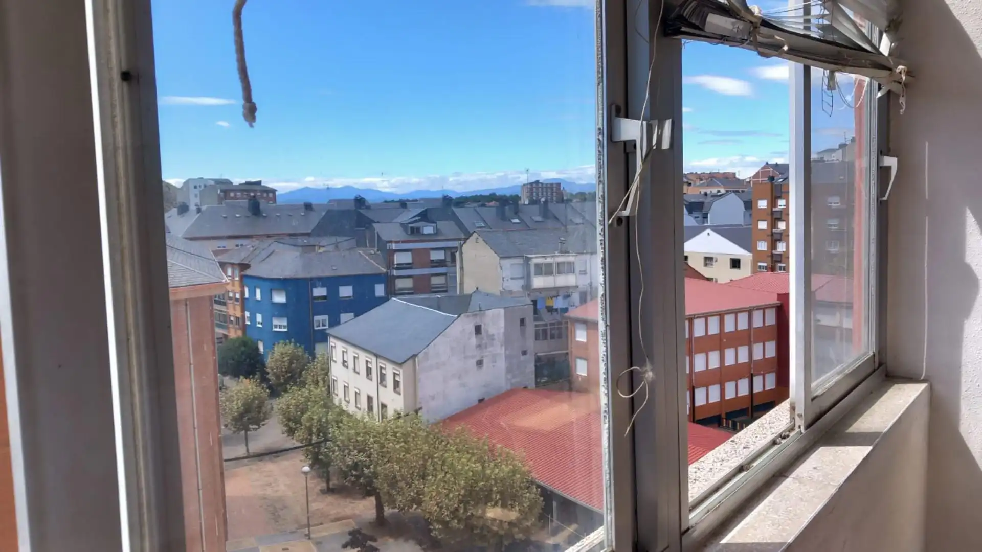 Attic for sale in Calle Juan Sebastián Elcano, 24, Centro Exterior view of Attic for sale in Ponferrada with Heating, Terrace and Storage room