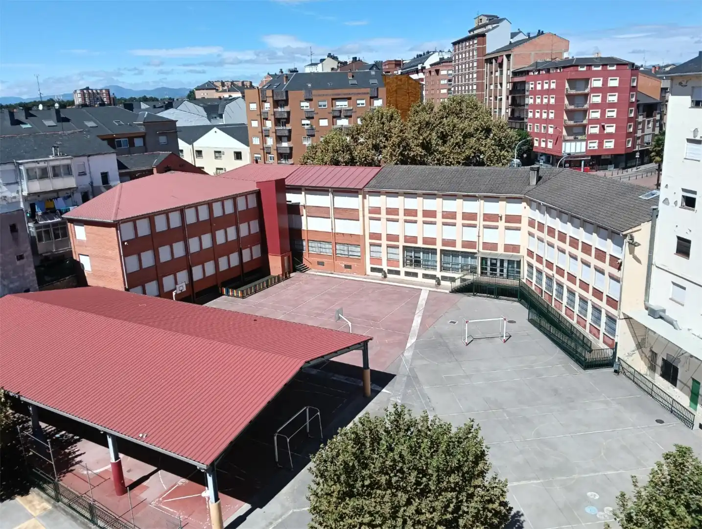 Attic for sale in Calle Juan Sebastián Elcano, 24, Centro Exterior view of Attic for sale in Ponferrada with Heating, Terrace and Storage room