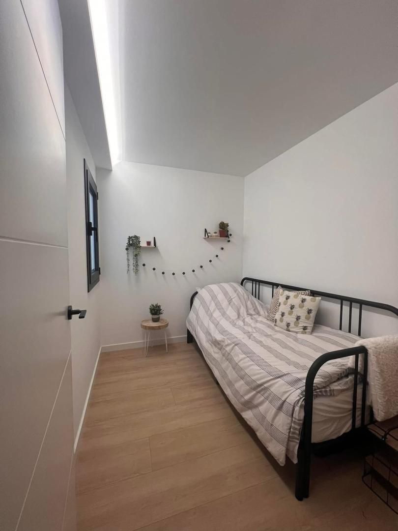 Bedroom of Flat to share in  Barcelona Capital  with Air Conditioner, Heating and Parquet flooring